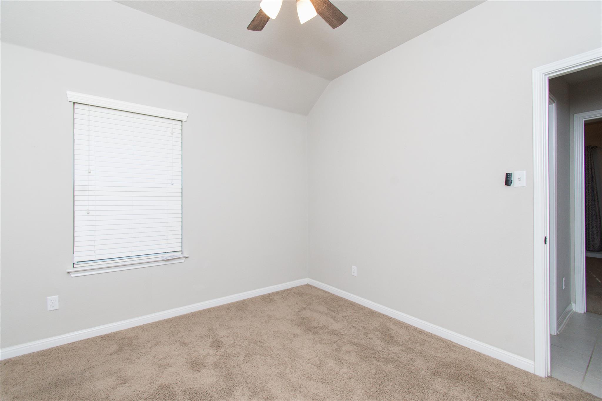 136 Mistflower Ln, Kyle, TX 78640