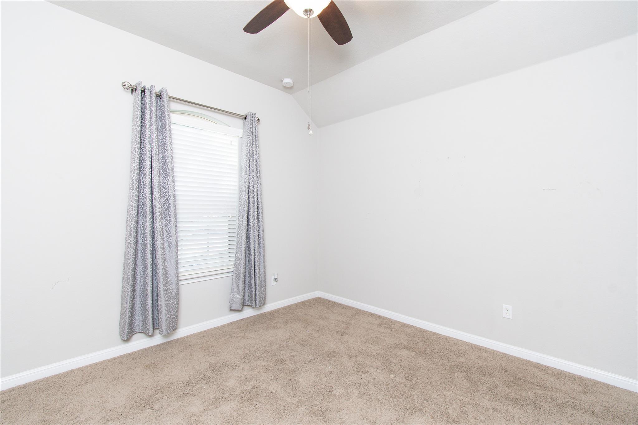 136 Mistflower Ln, Kyle, TX 78640