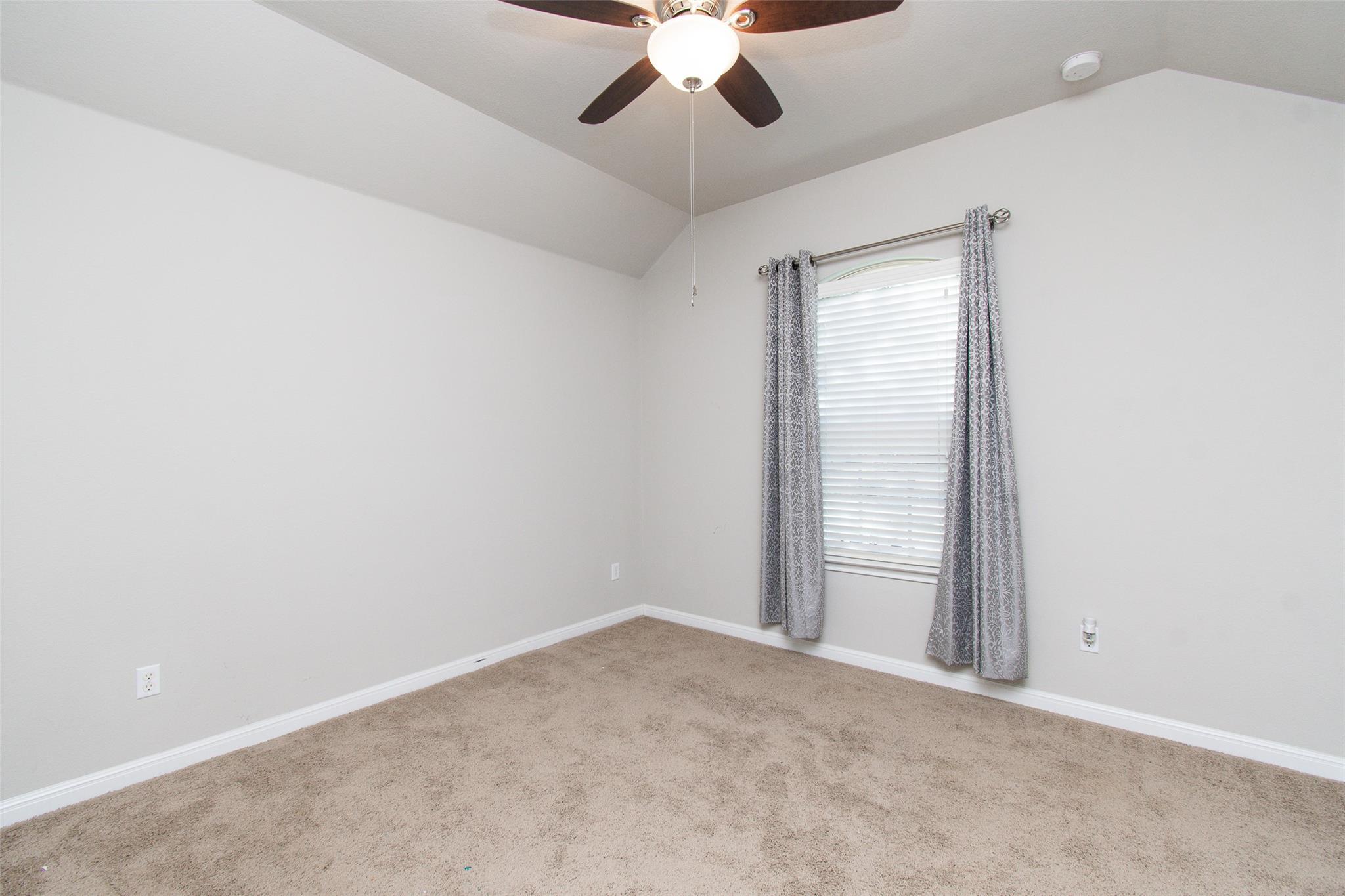 136 Mistflower Ln, Kyle, TX 78640