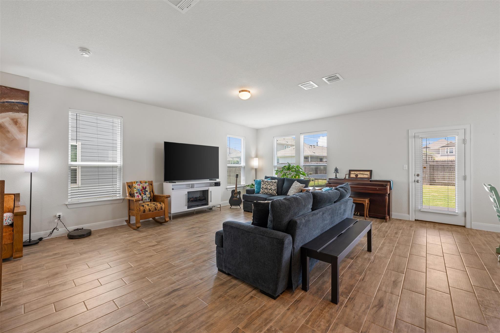 113 Oakstone Dr, Georgetown, TX 78628