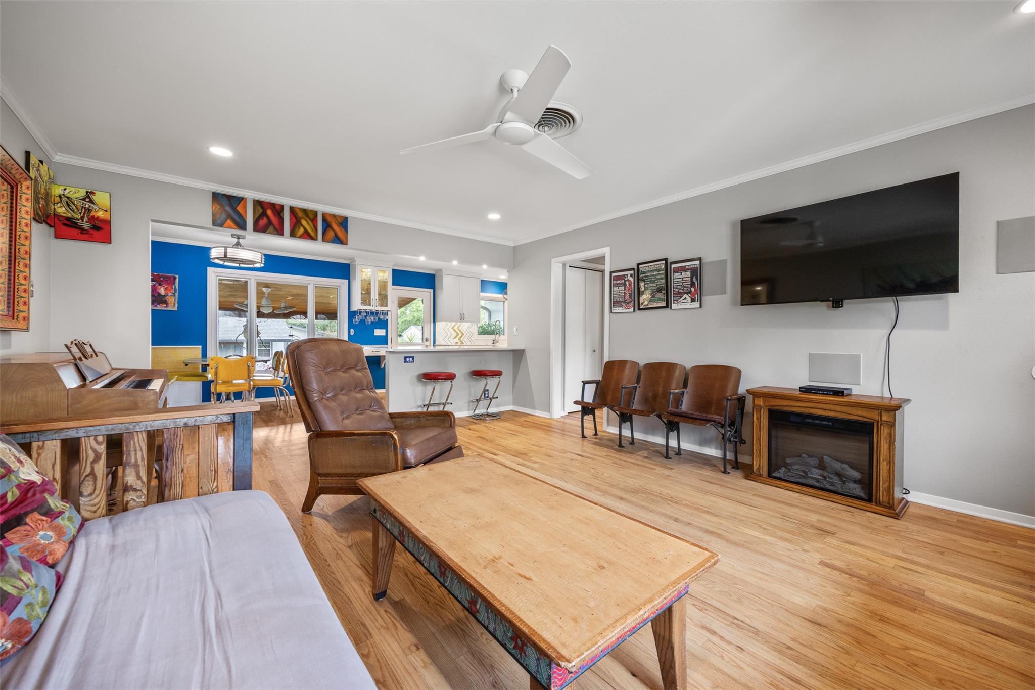 2410 Elmglen Dr, Austin, TX 78704