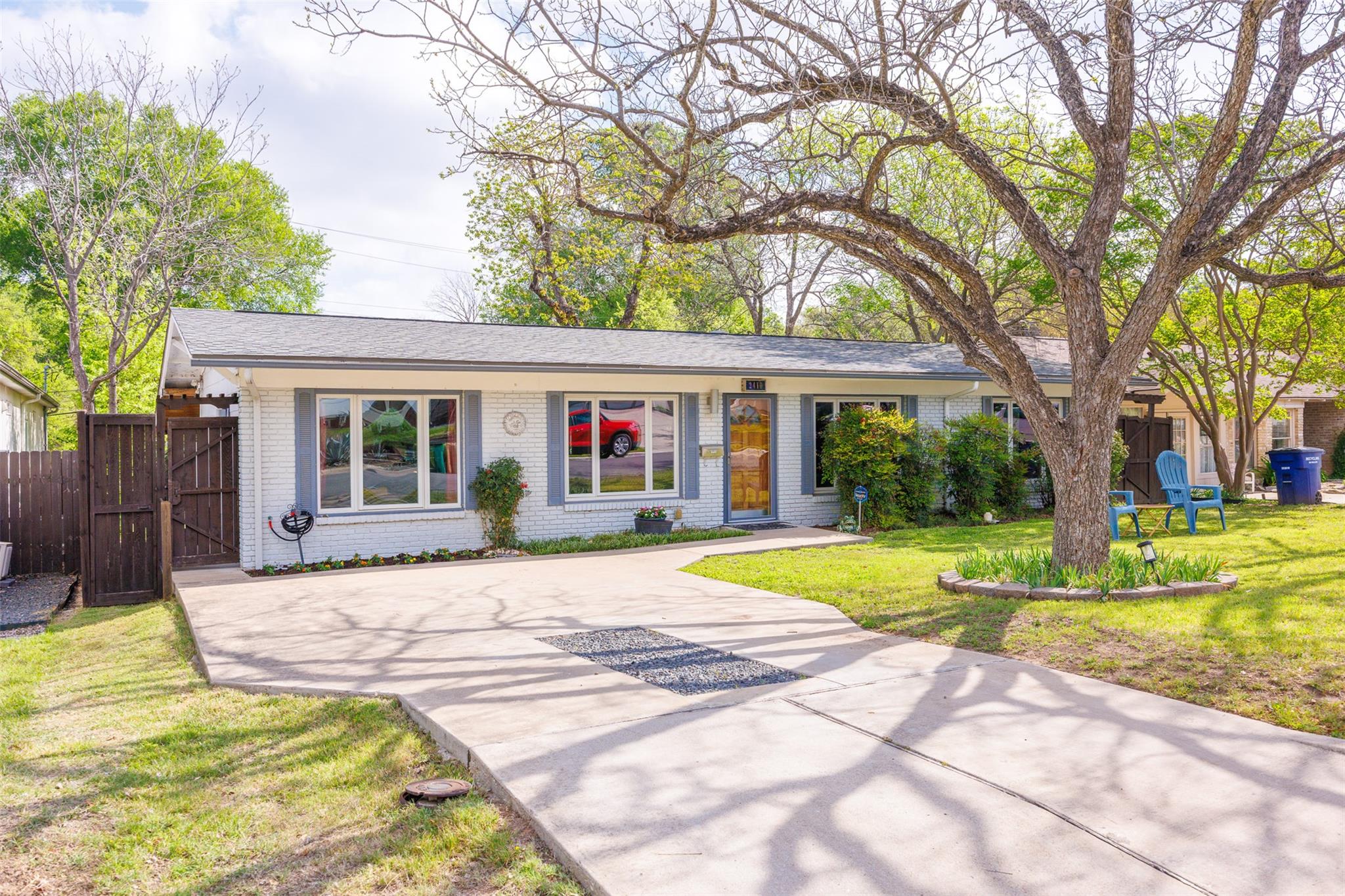 2410 Elmglen Dr, Austin, TX 78704