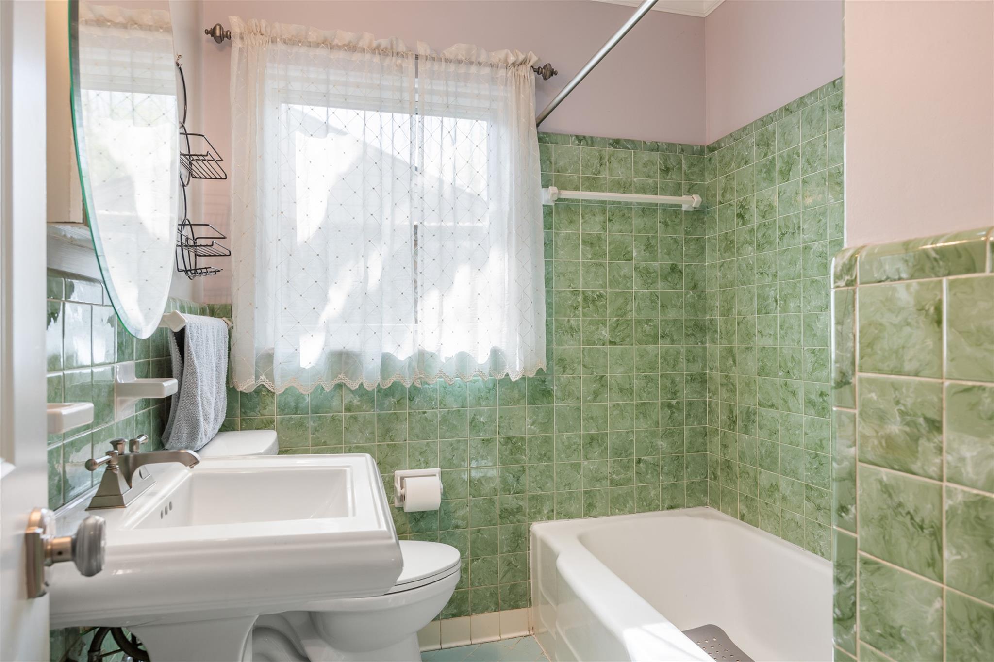 2410 Elmglen Dr, Austin, TX 78704