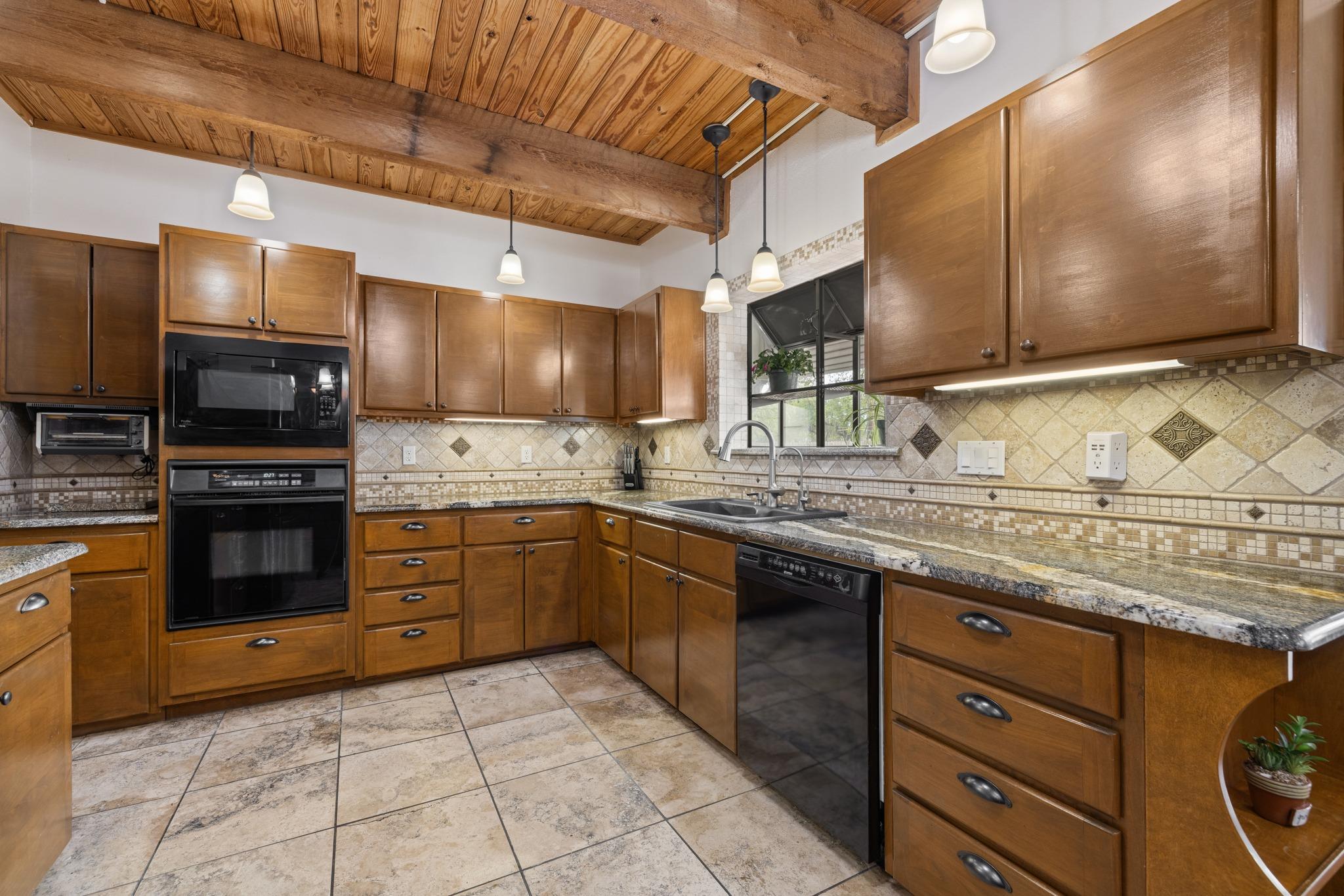 110 Riverwood Dr, Georgetown, TX 78628