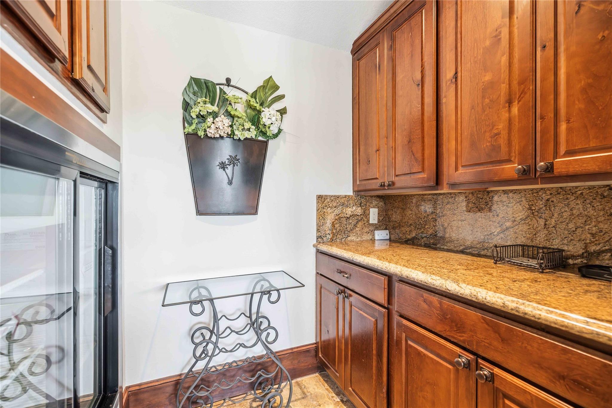 512 Harbor Dr # 7, Spicewood, TX 78669