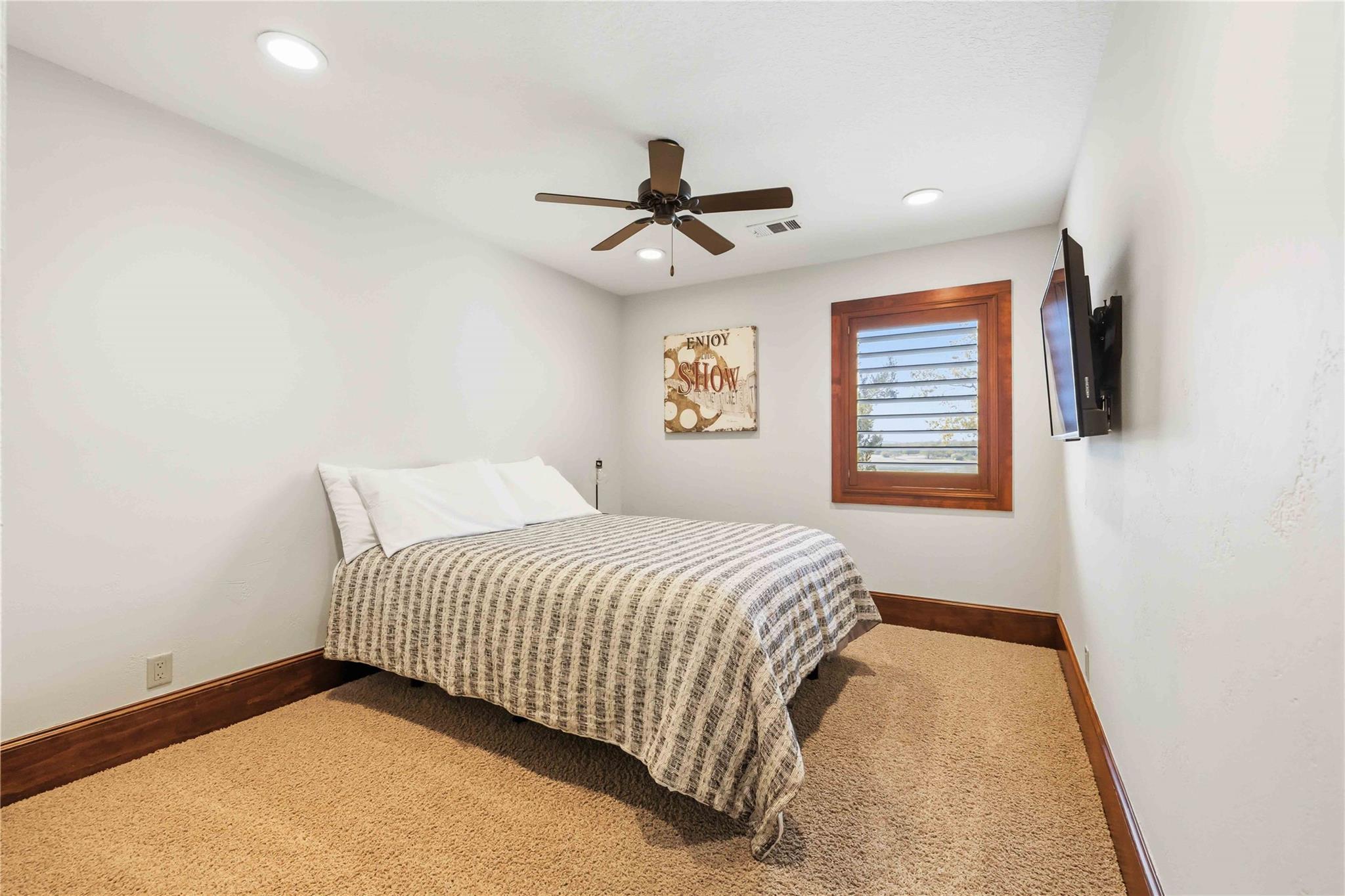 512 Harbor Dr # 7, Spicewood, TX 78669