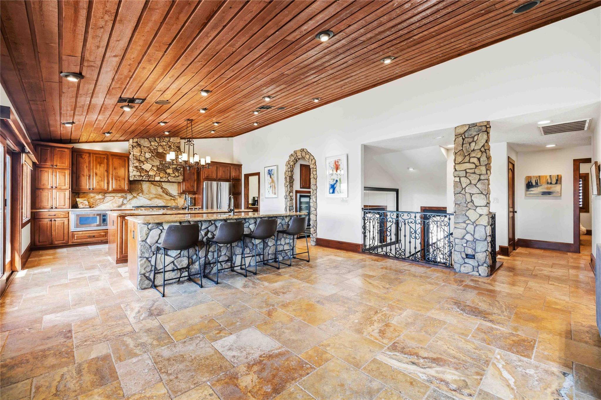 512 Harbor Dr # 7, Spicewood, TX 78669