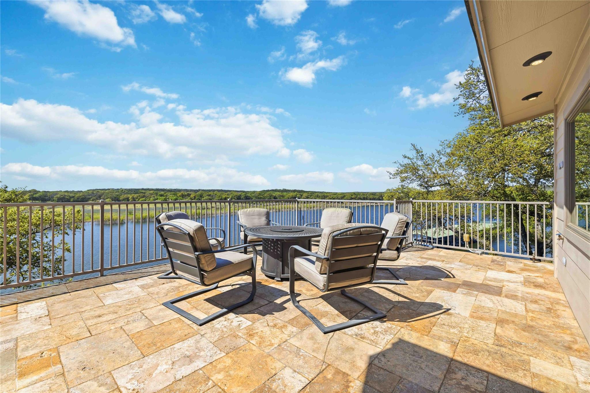 512 Harbor Dr # 7, Spicewood, TX 78669