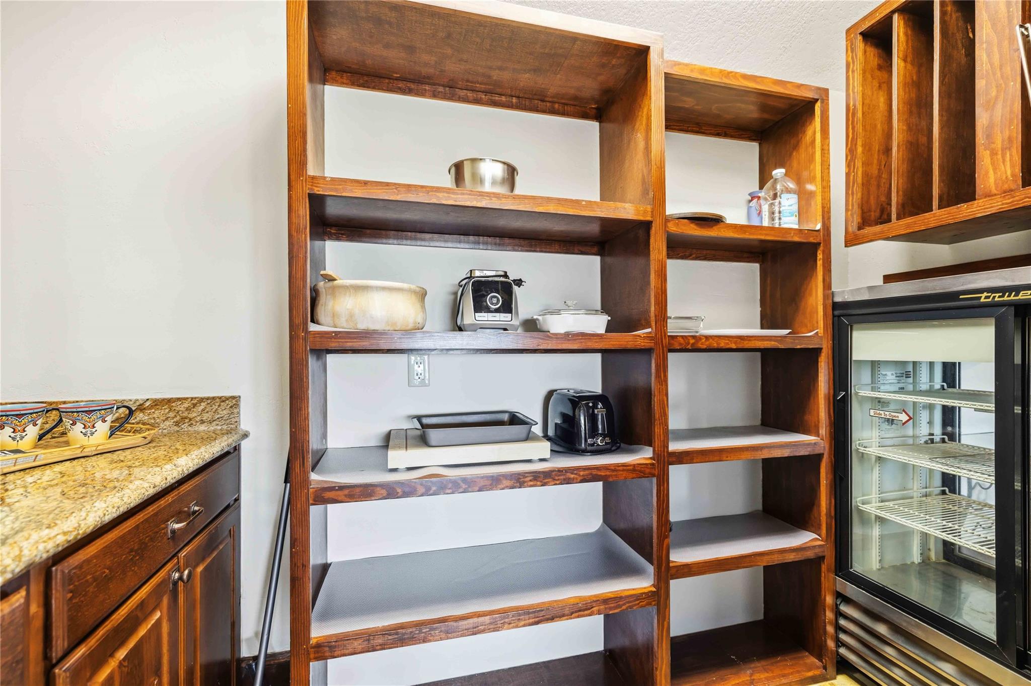 512 Harbor Dr # 7, Spicewood, TX 78669