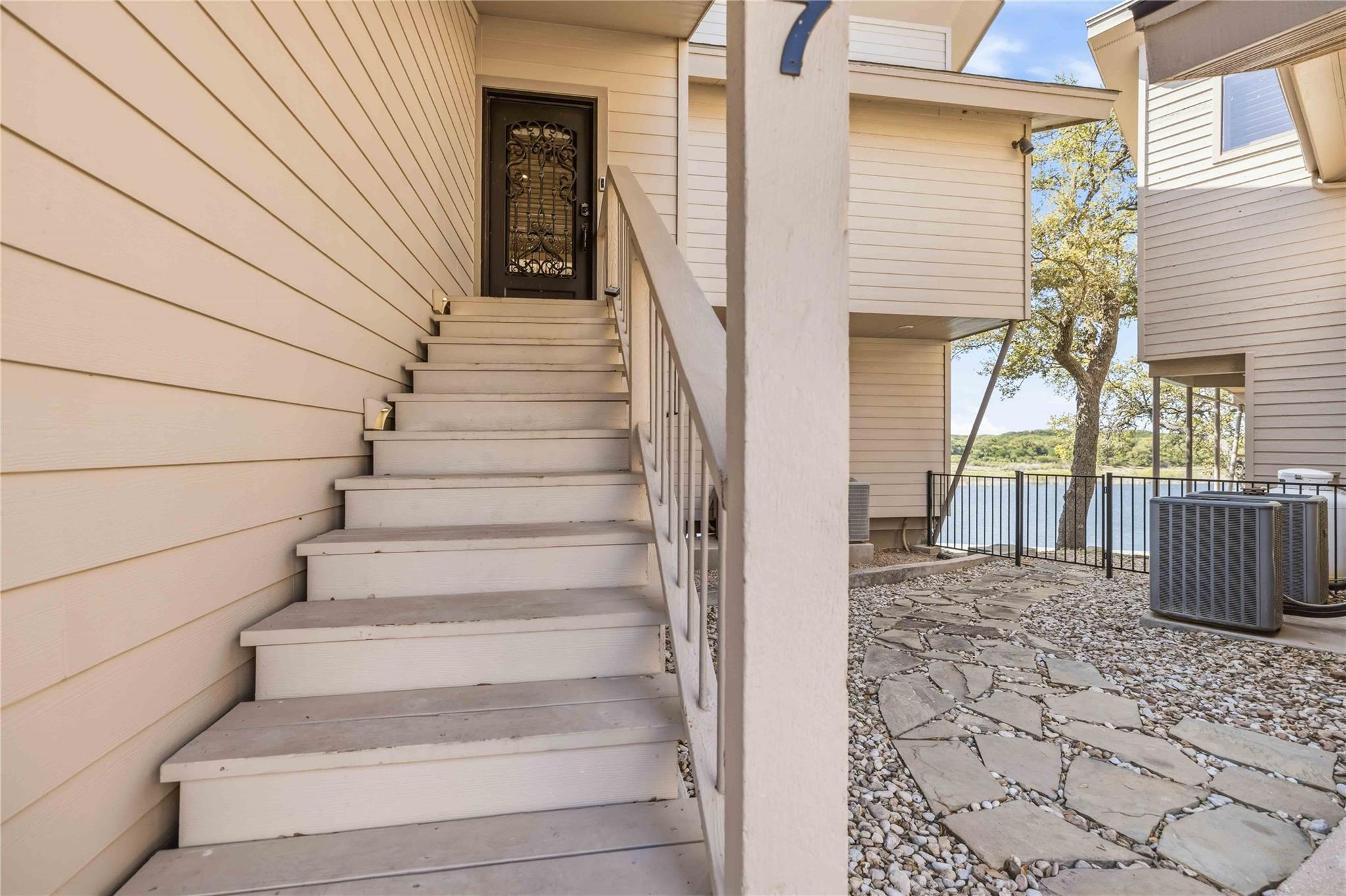 512 Harbor Dr # 7, Spicewood, TX 78669