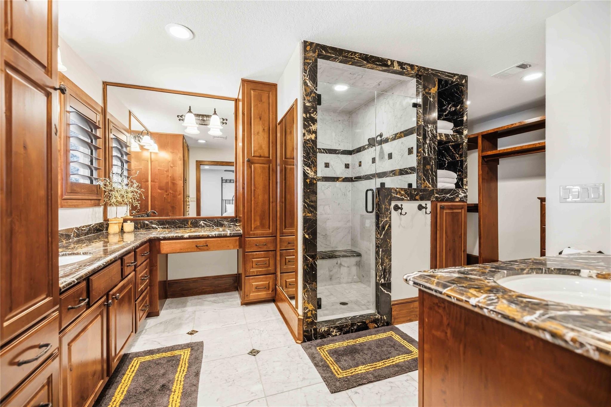 512 Harbor Dr # 7, Spicewood, TX 78669