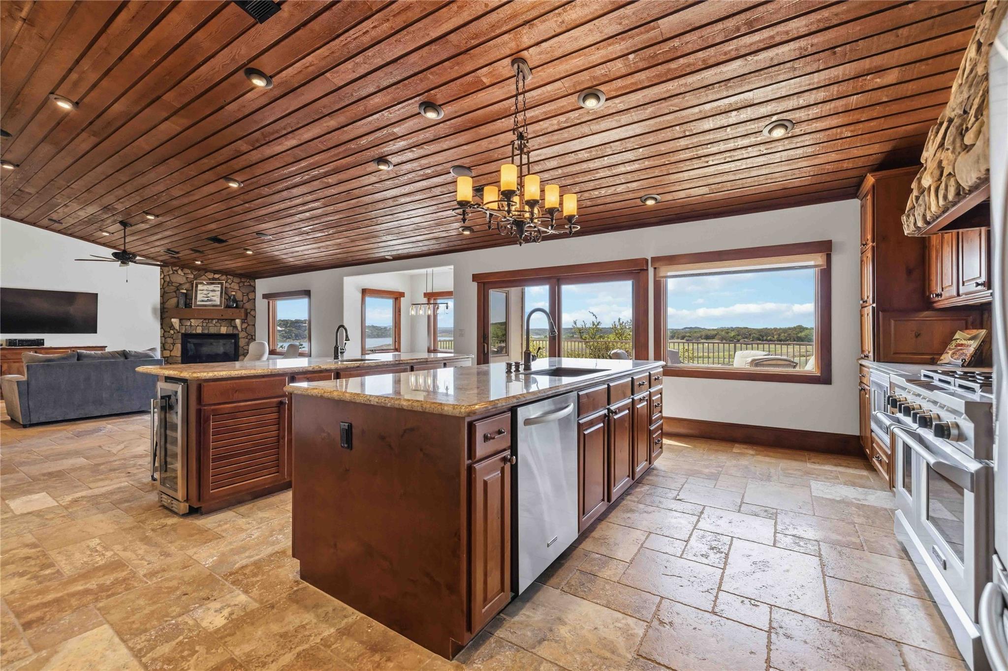 512 Harbor Dr # 7, Spicewood, TX 78669