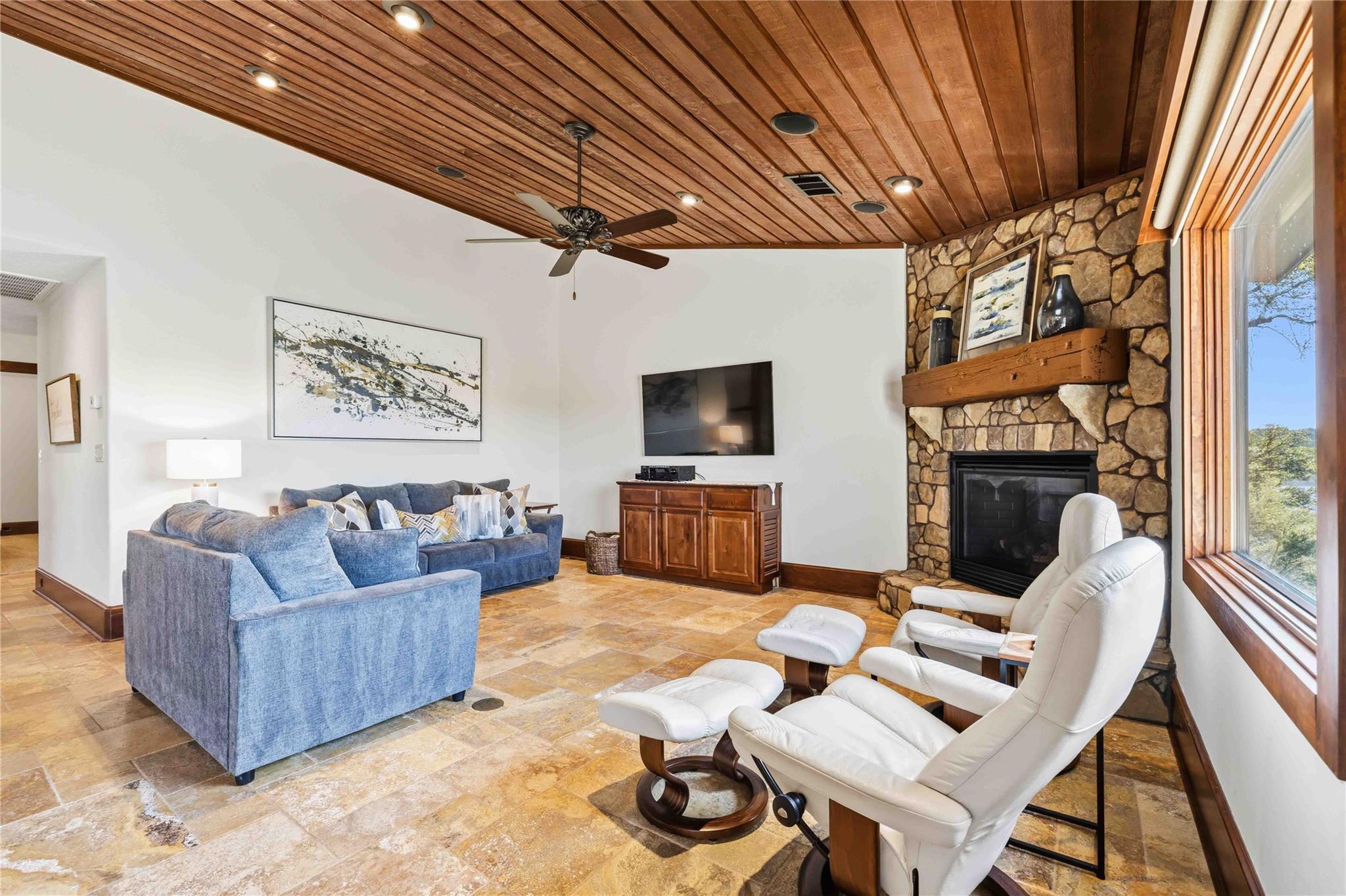 512 Harbor Dr # 7, Spicewood, TX 78669