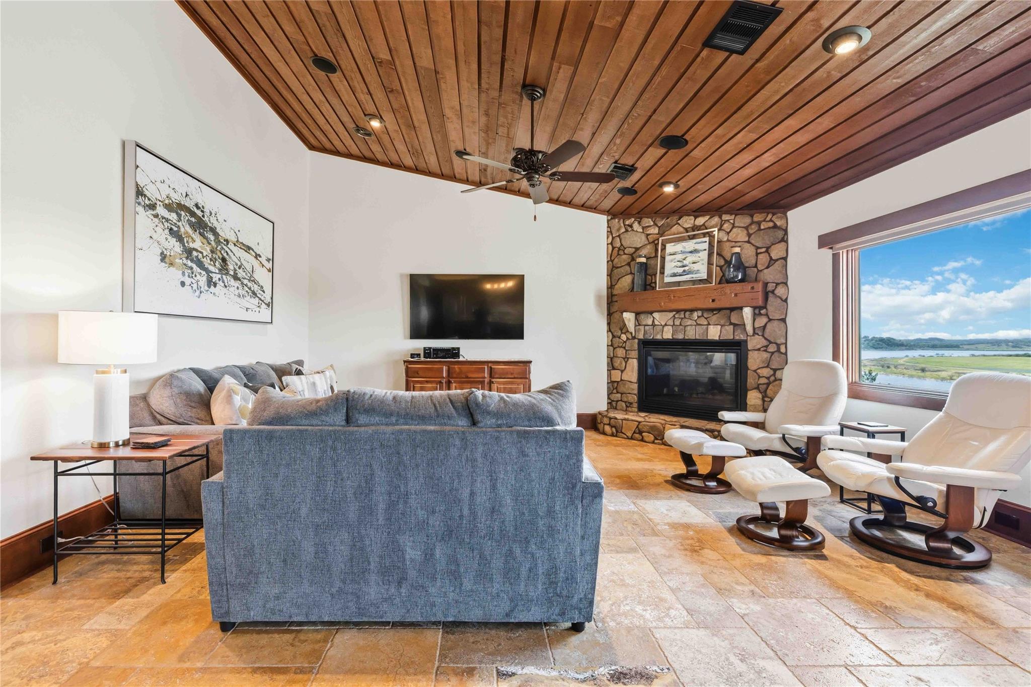 512 Harbor Dr # 7, Spicewood, TX 78669