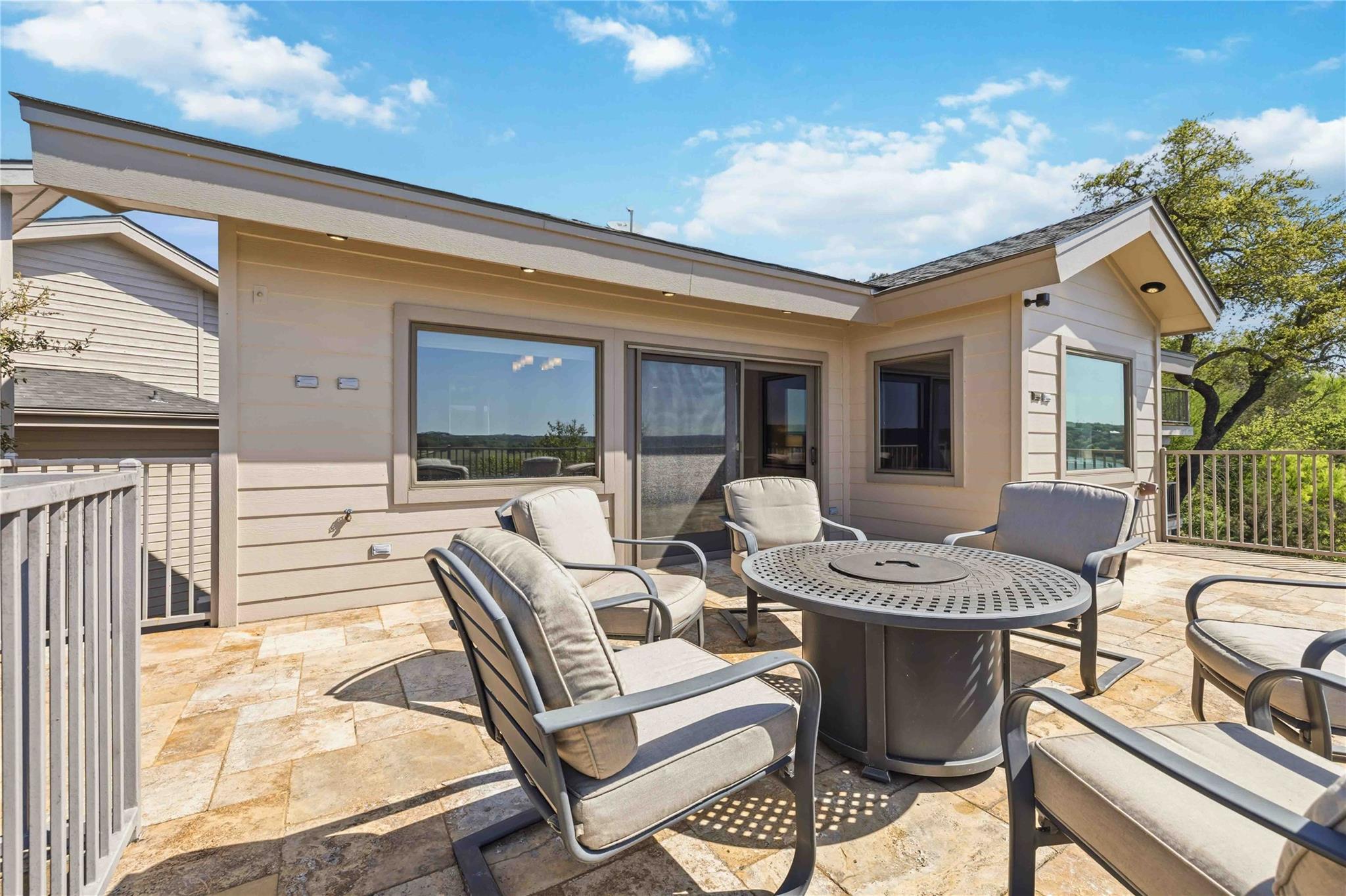 512 Harbor Dr # 7, Spicewood, TX 78669