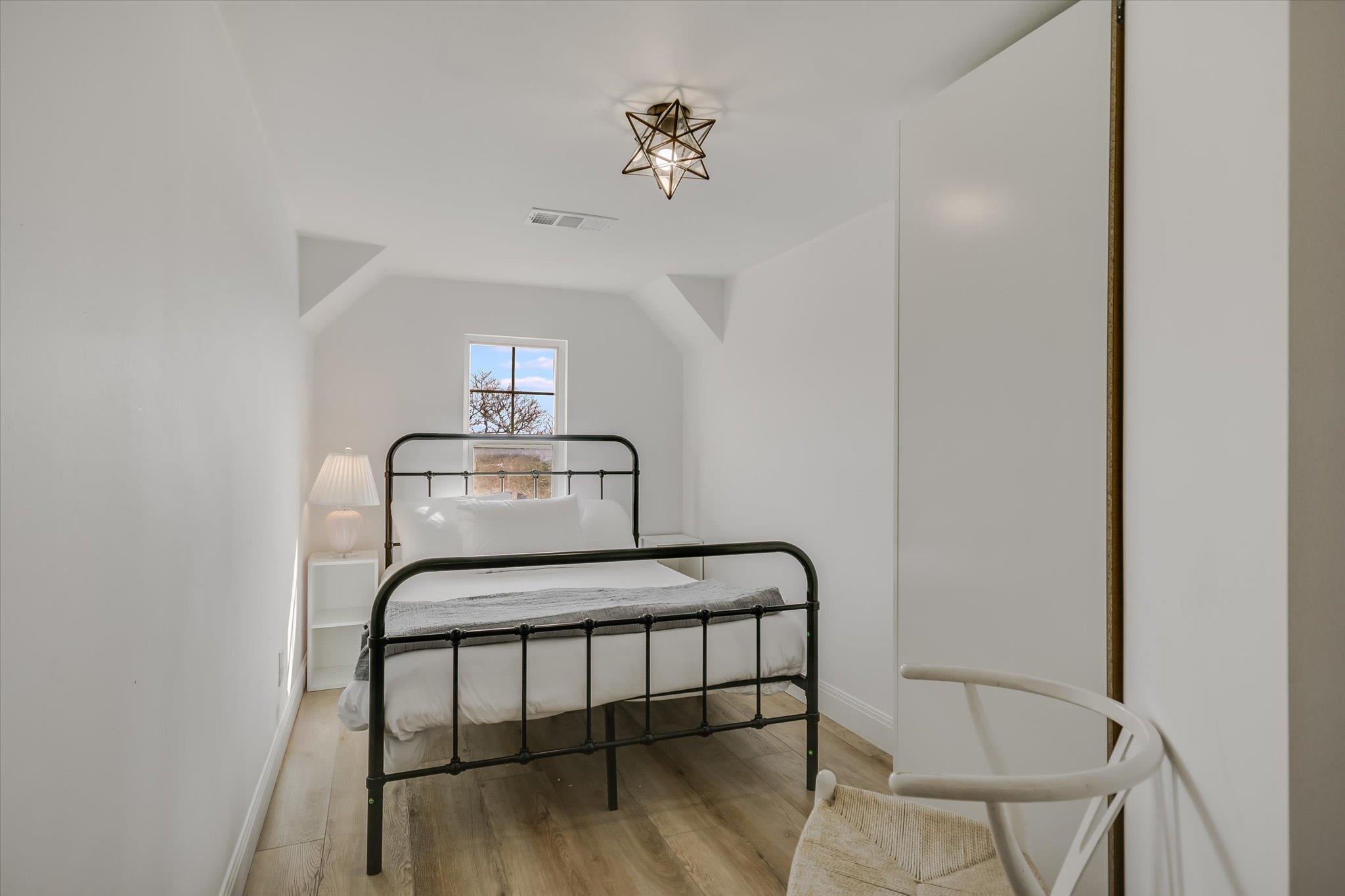 700 Furlong Dr, Austin, TX 78746