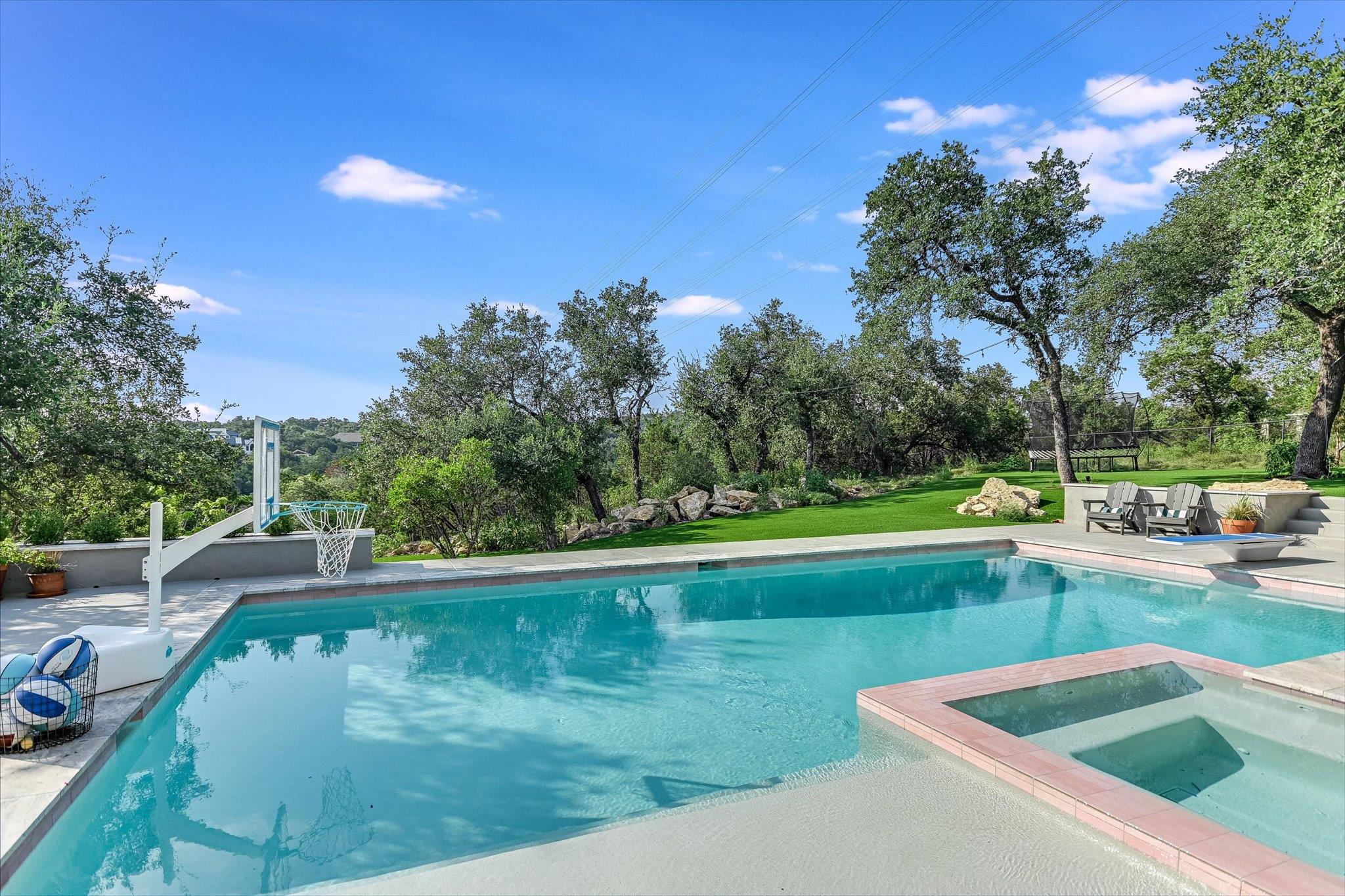 700 Furlong Dr, Austin, TX 78746