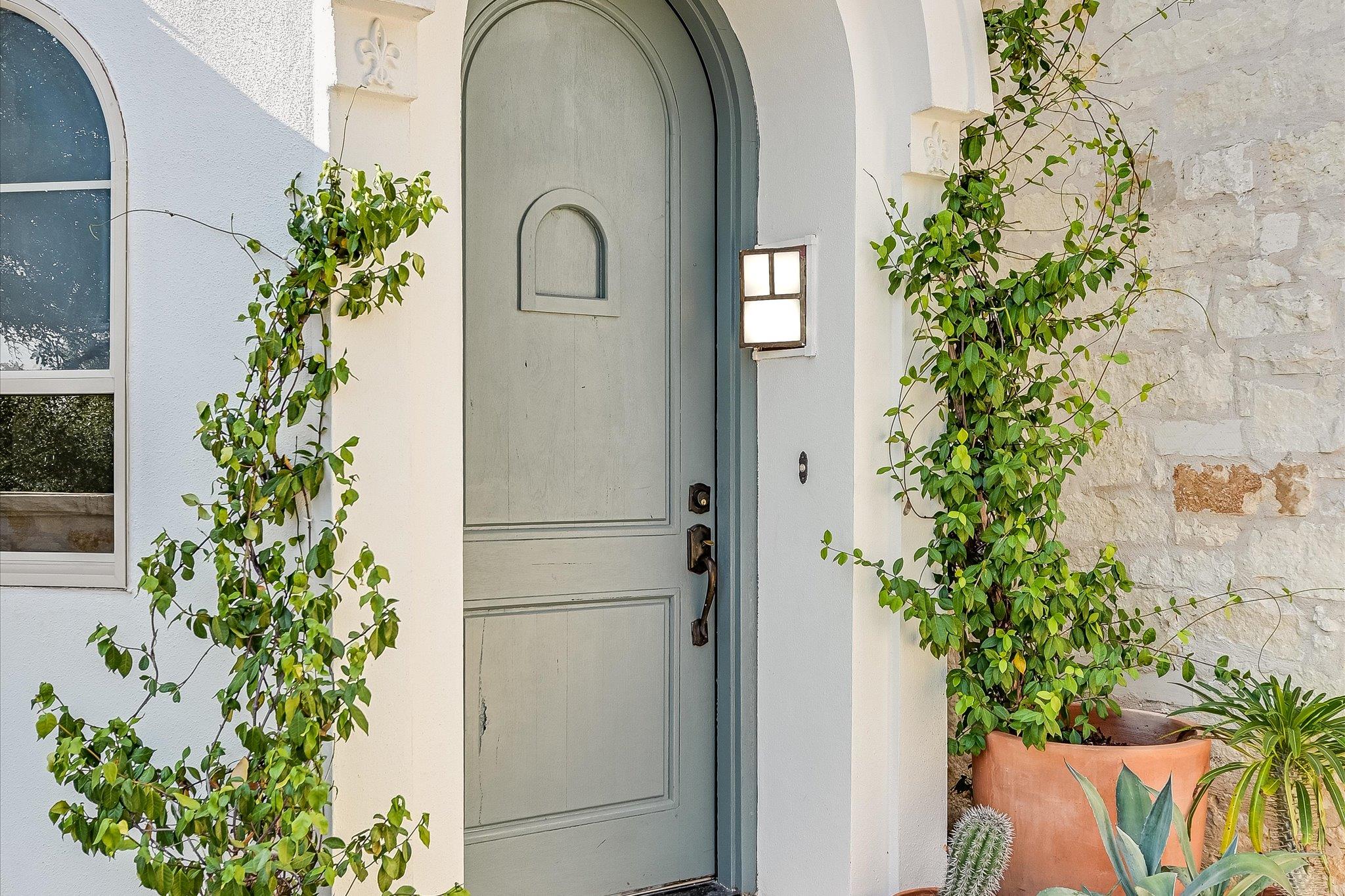 700 Furlong Dr, Austin, TX 78746