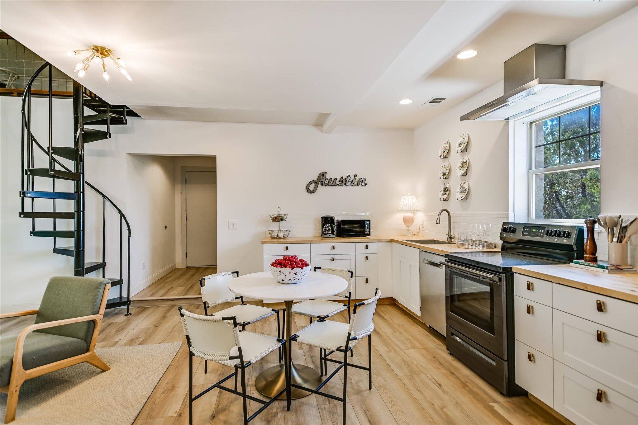 700 Furlong Dr, Austin, TX 78746