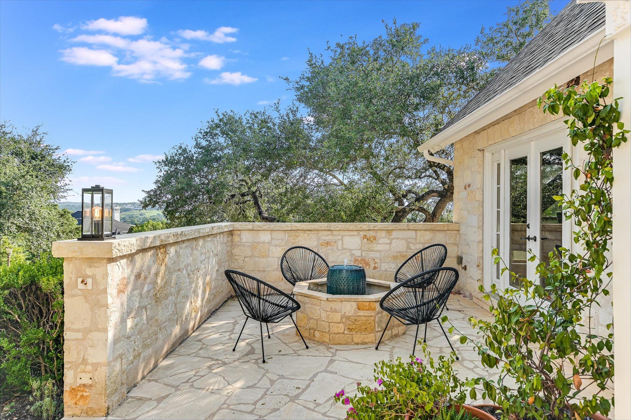 700 Furlong Dr, Austin, TX 78746