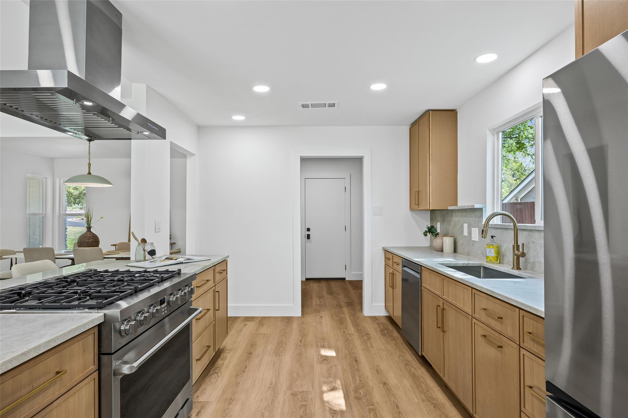 7900 KENESHAW Dr, Austin, TX 78745