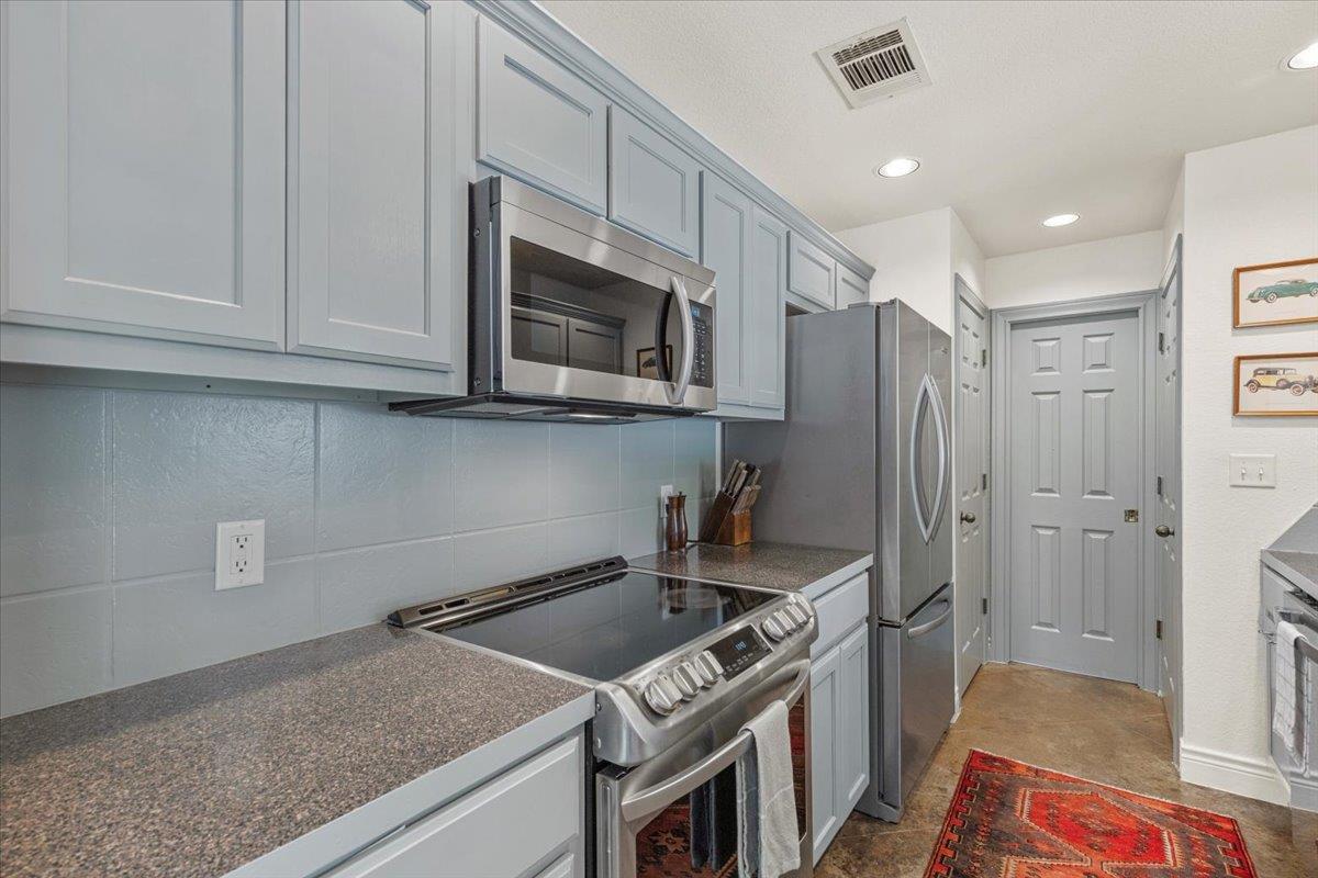 10605 Lake Beach Dr, Dripping Springs, TX 78620