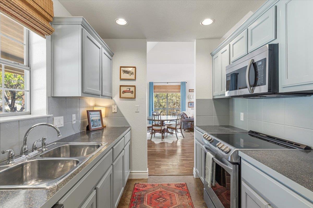 10605 Lake Beach Dr, Dripping Springs, TX 78620