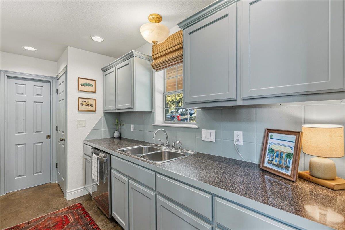 10605 Lake Beach Dr, Dripping Springs, TX 78620