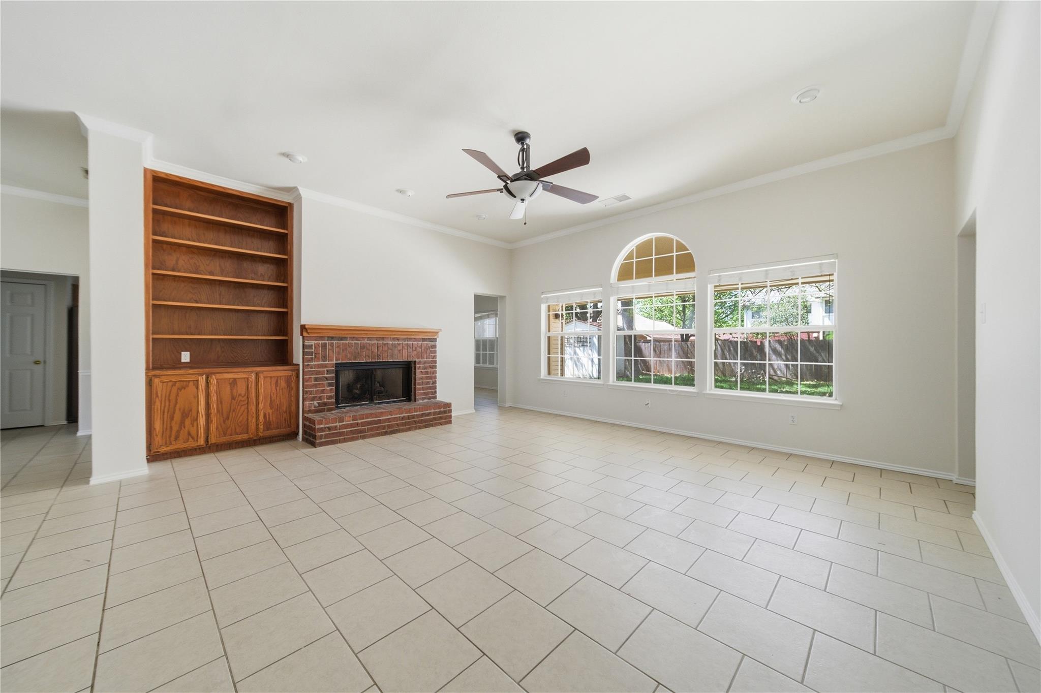 1014 Pine Creek Dr, Pflugerville, TX 78660