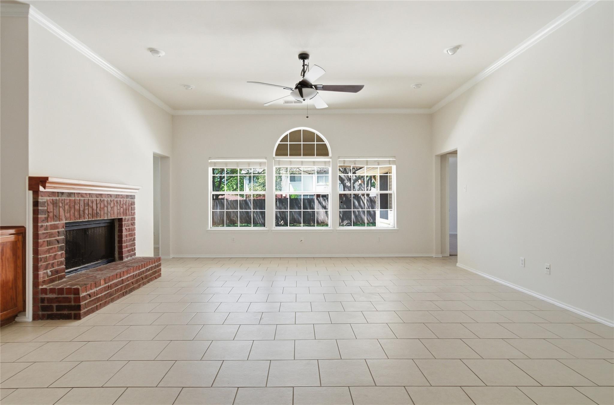 1014 Pine Creek Dr, Pflugerville, TX 78660