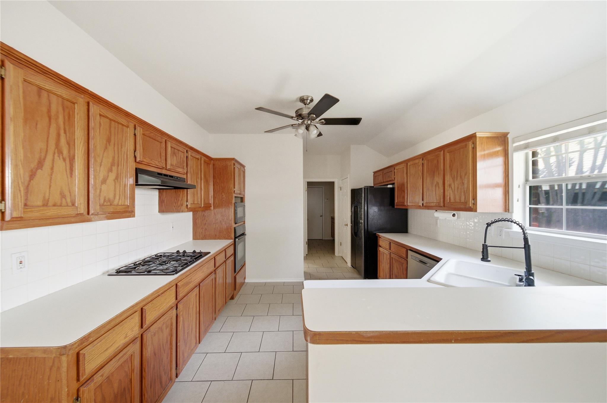 1014 Pine Creek Dr, Pflugerville, TX 78660