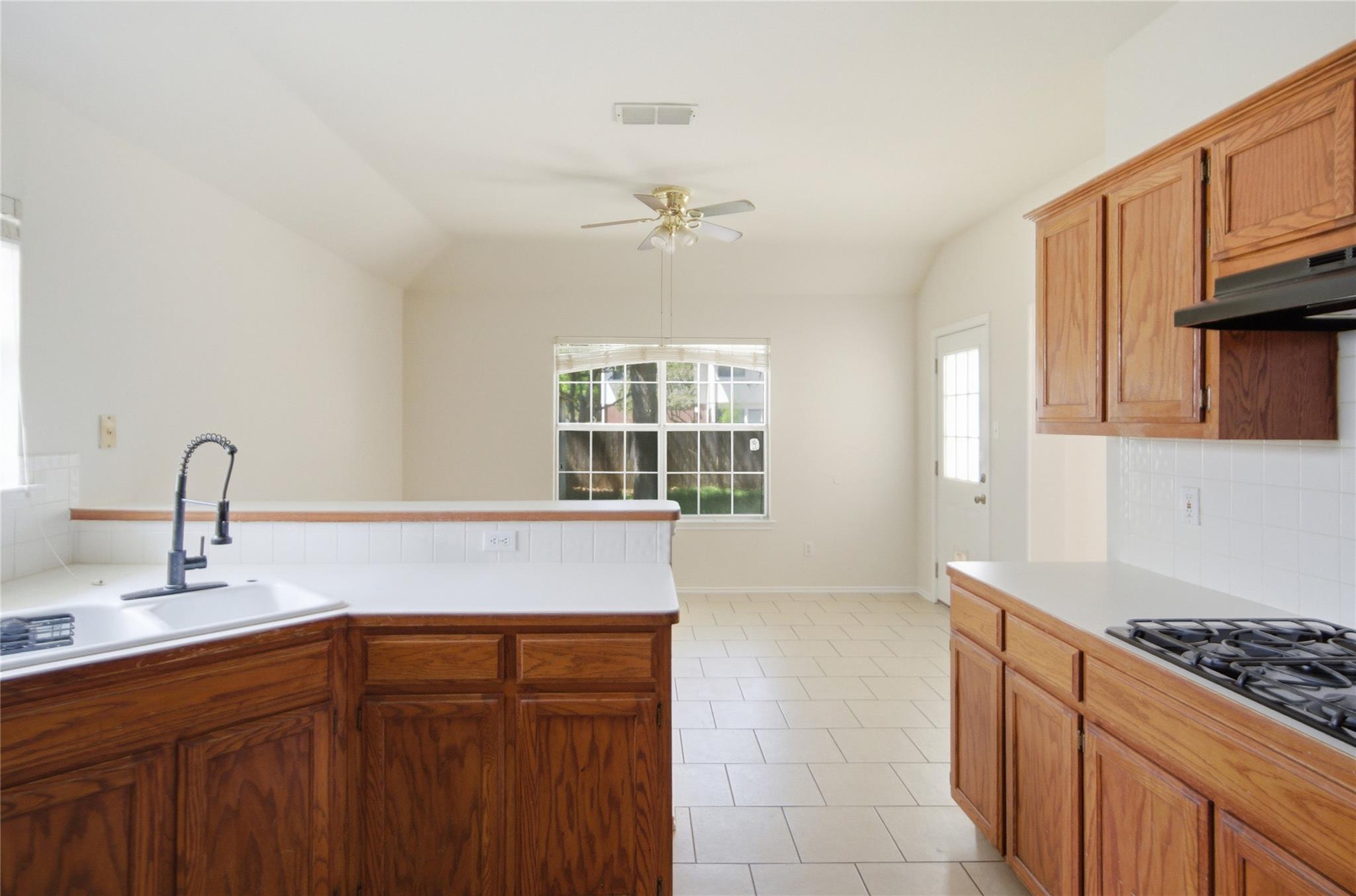1014 Pine Creek Dr, Pflugerville, TX 78660