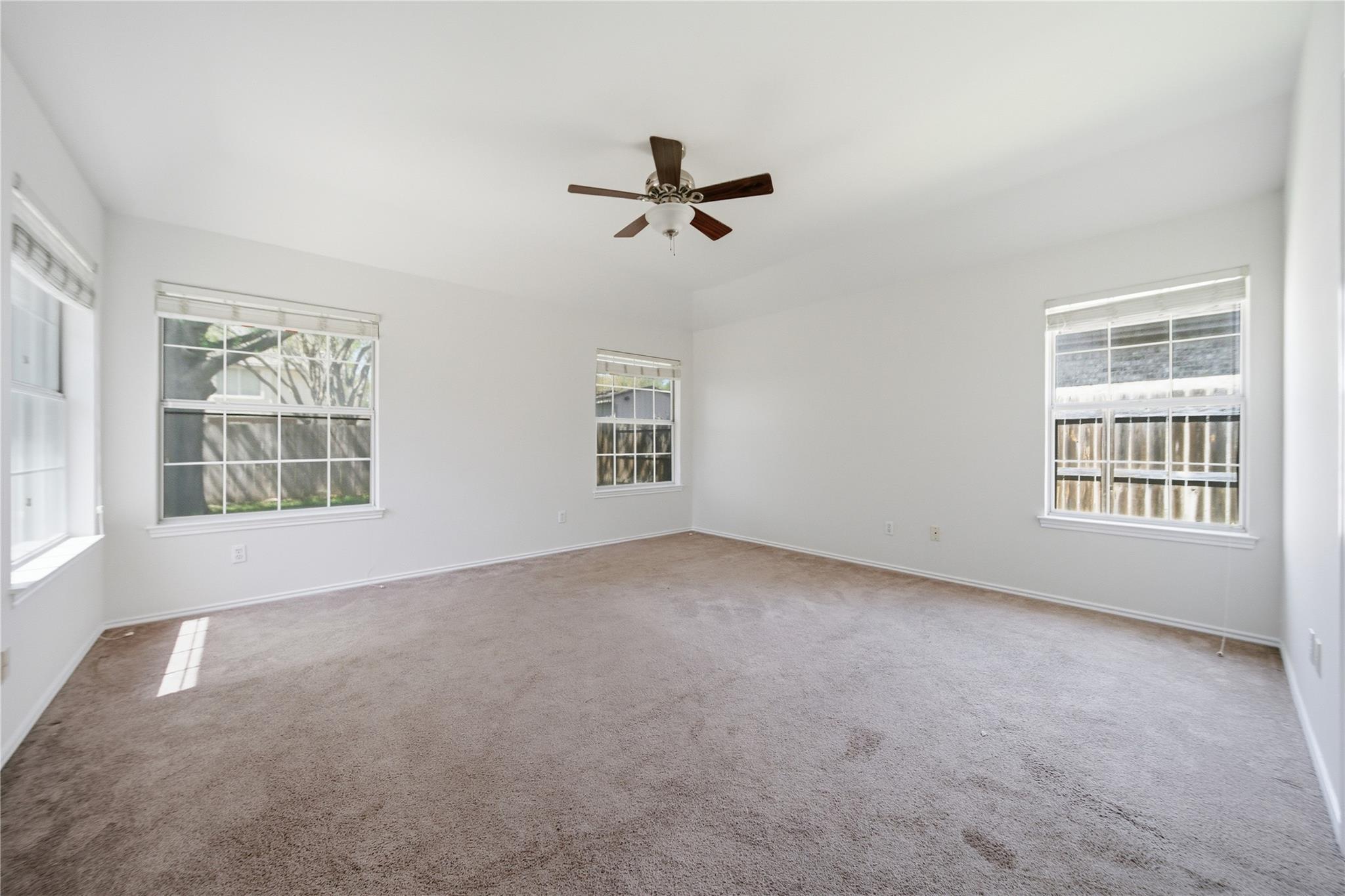 1014 Pine Creek Dr, Pflugerville, TX 78660