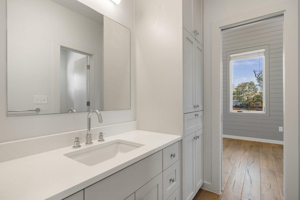 1605 Willow St # A, Austin, TX 78702