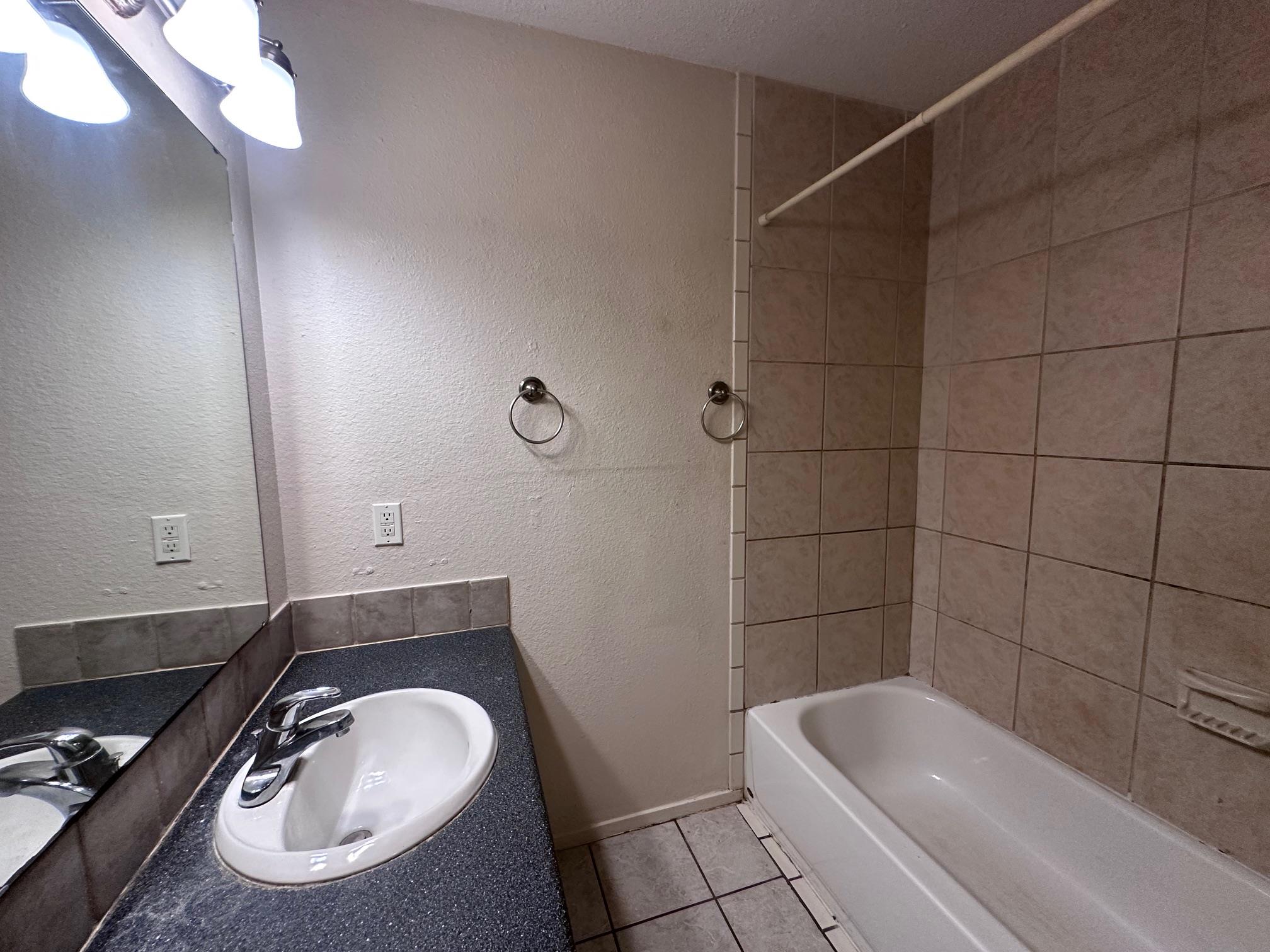 410 LINDEN St # B, Bastrop, TX 78602