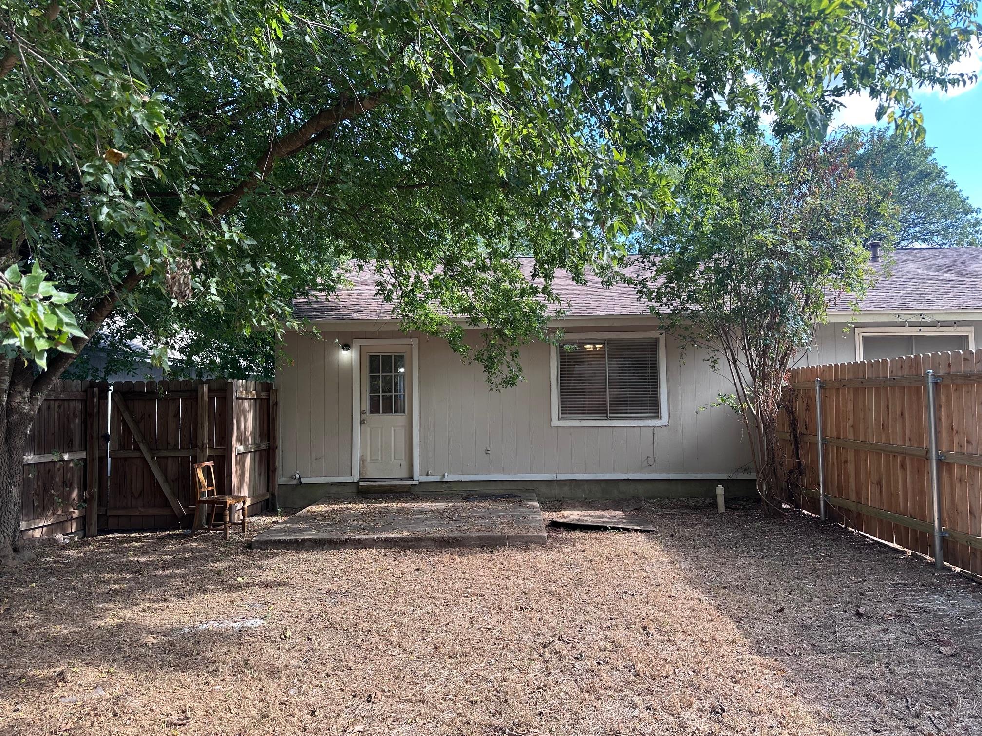 410 LINDEN St # B, Bastrop, TX 78602