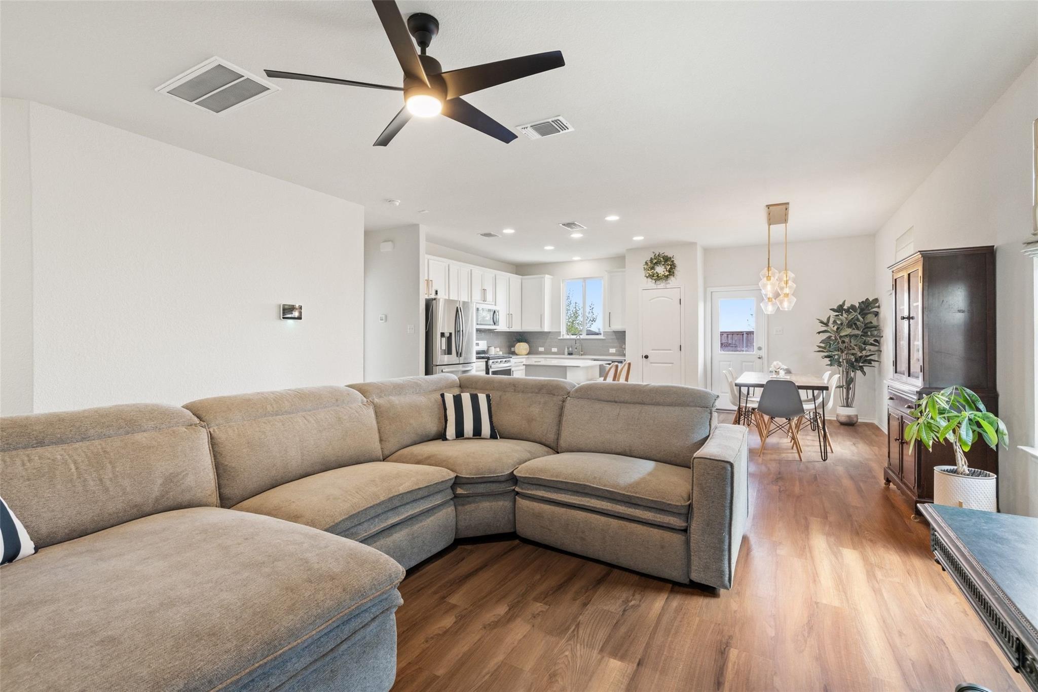 290 Bayberry Cir, Buda, TX 78610