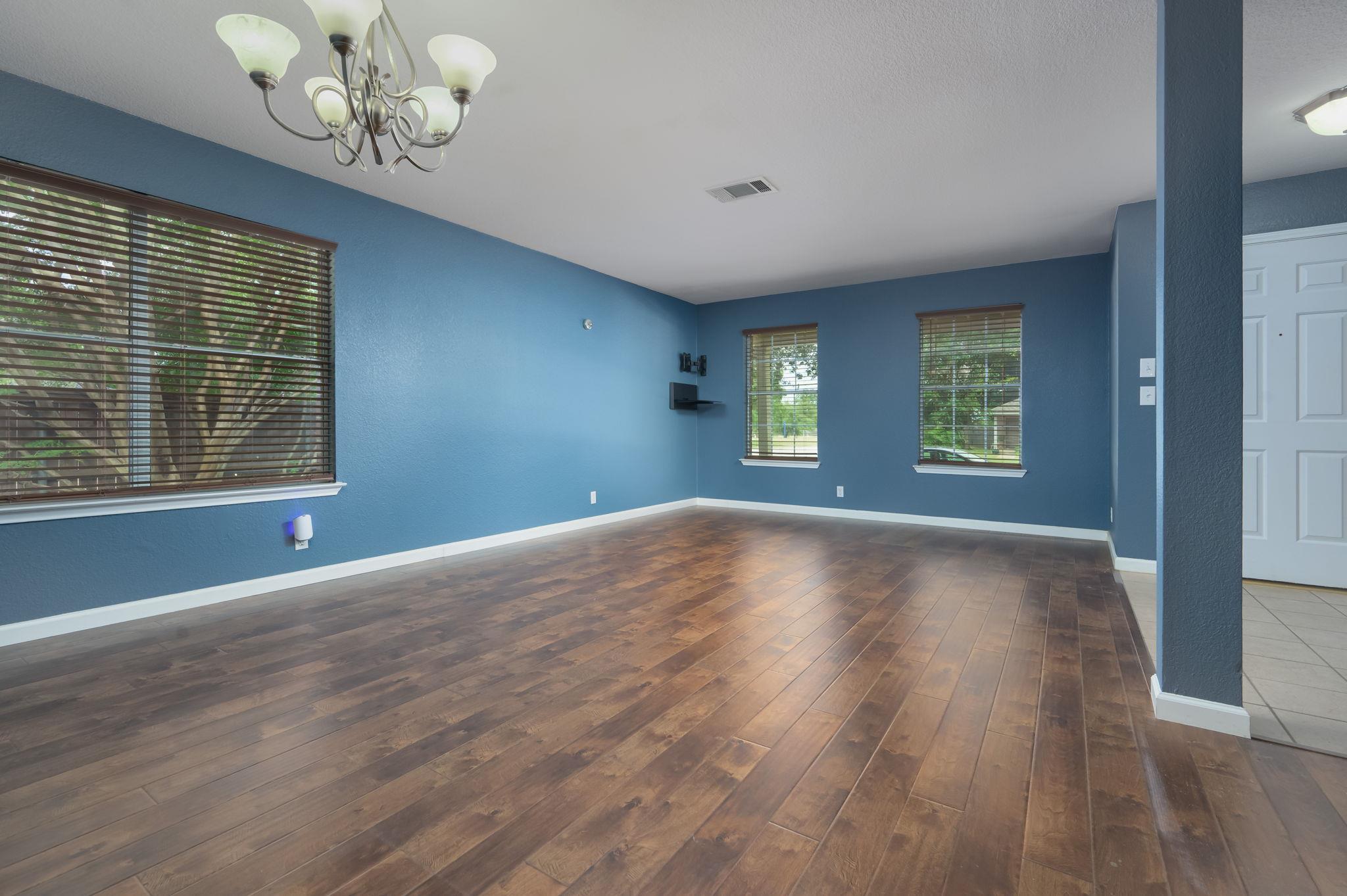 207 Presidio Dr, Leander, TX 78641