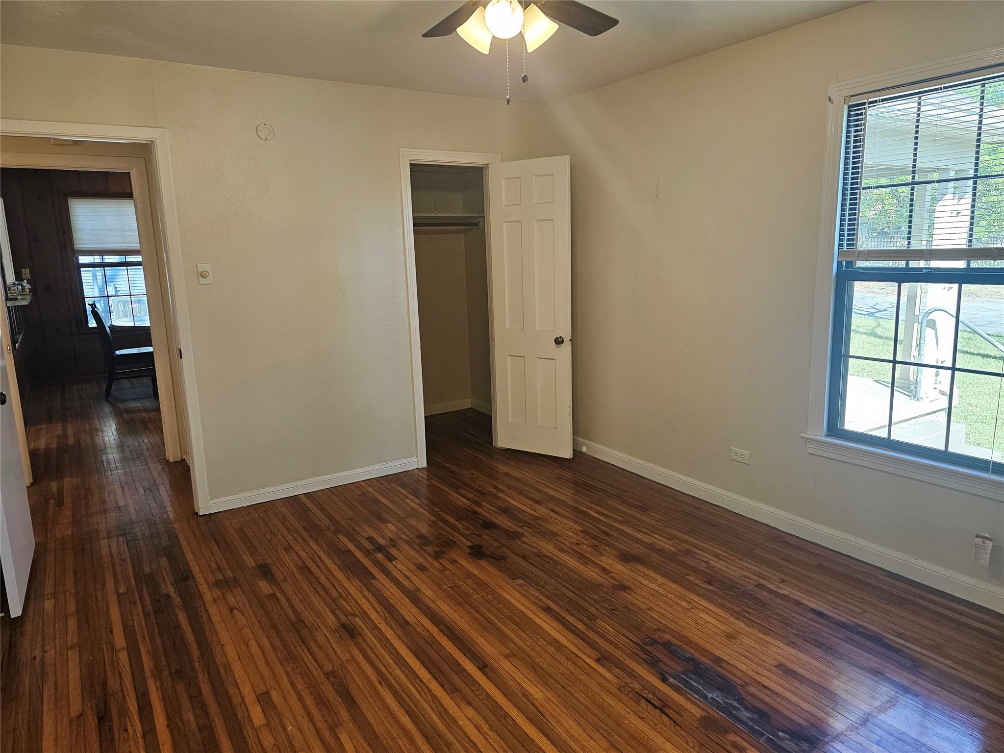 503 W 12th St, Taylor, TX 76574