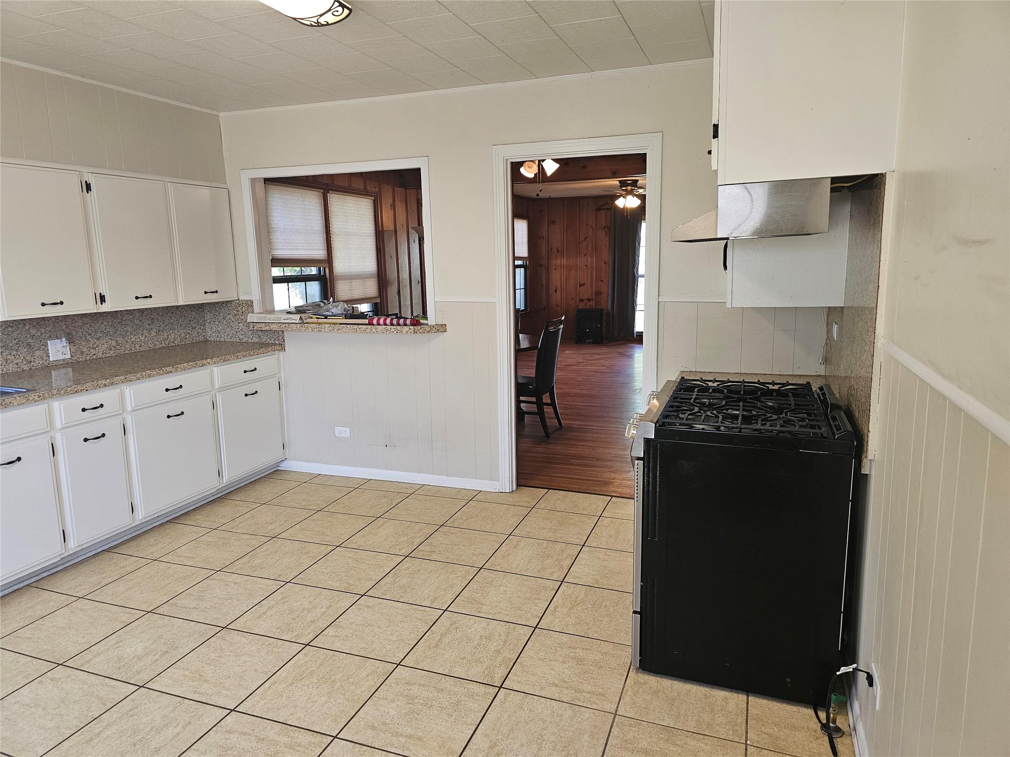 503 W 12th St, Taylor, TX 76574