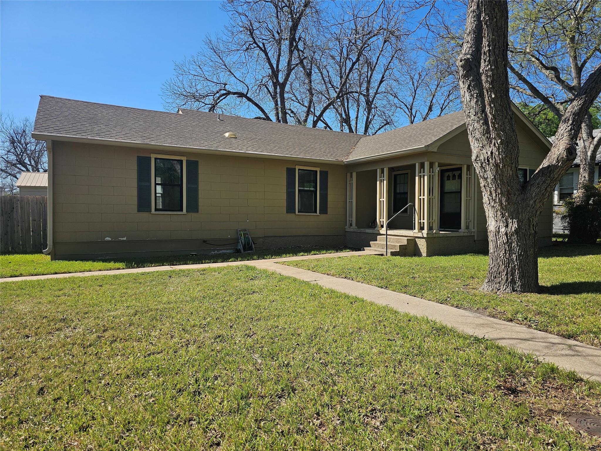 503 W 12th St, Taylor, TX 76574