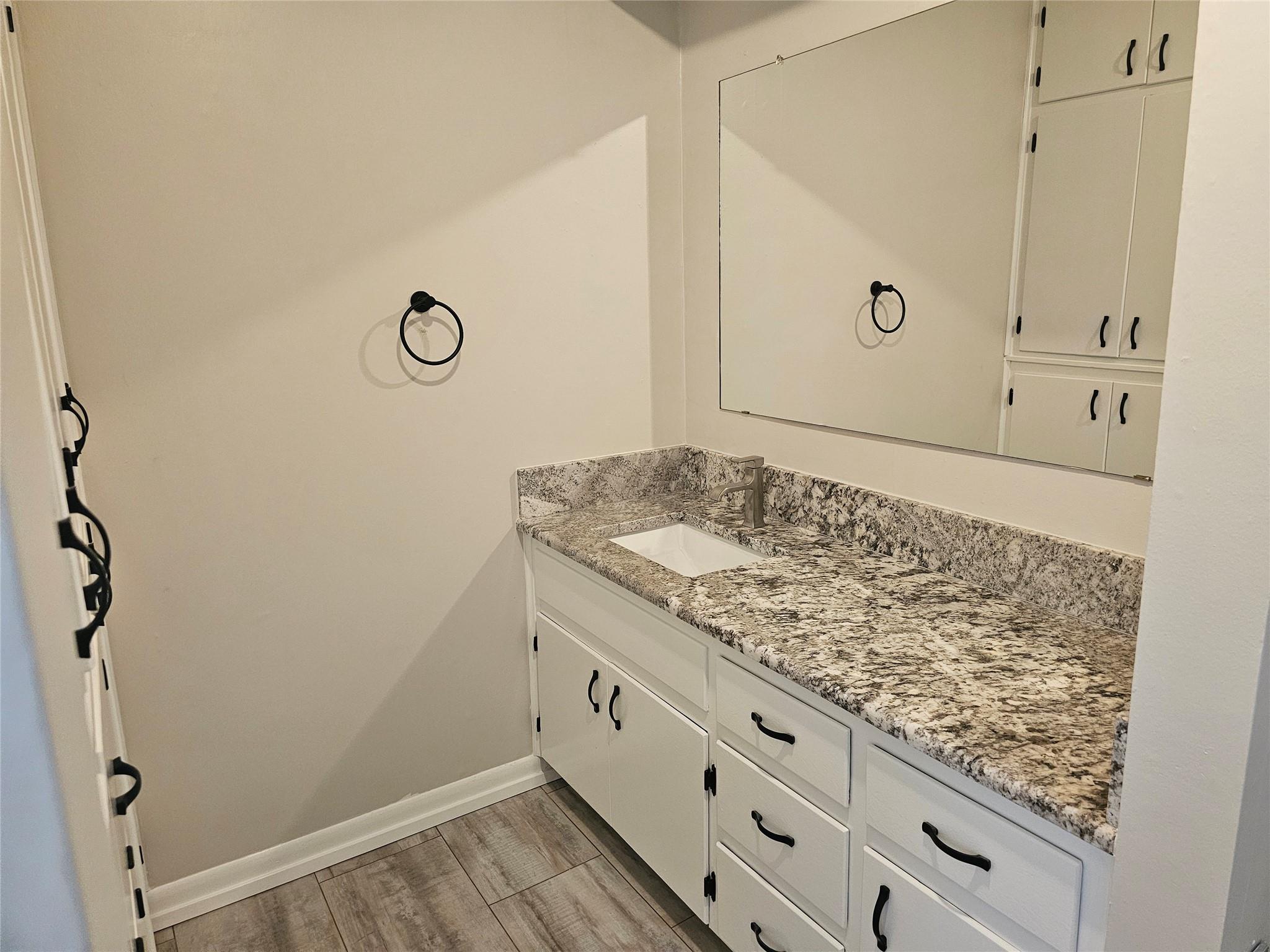 503 W 12th St, Taylor, TX 76574