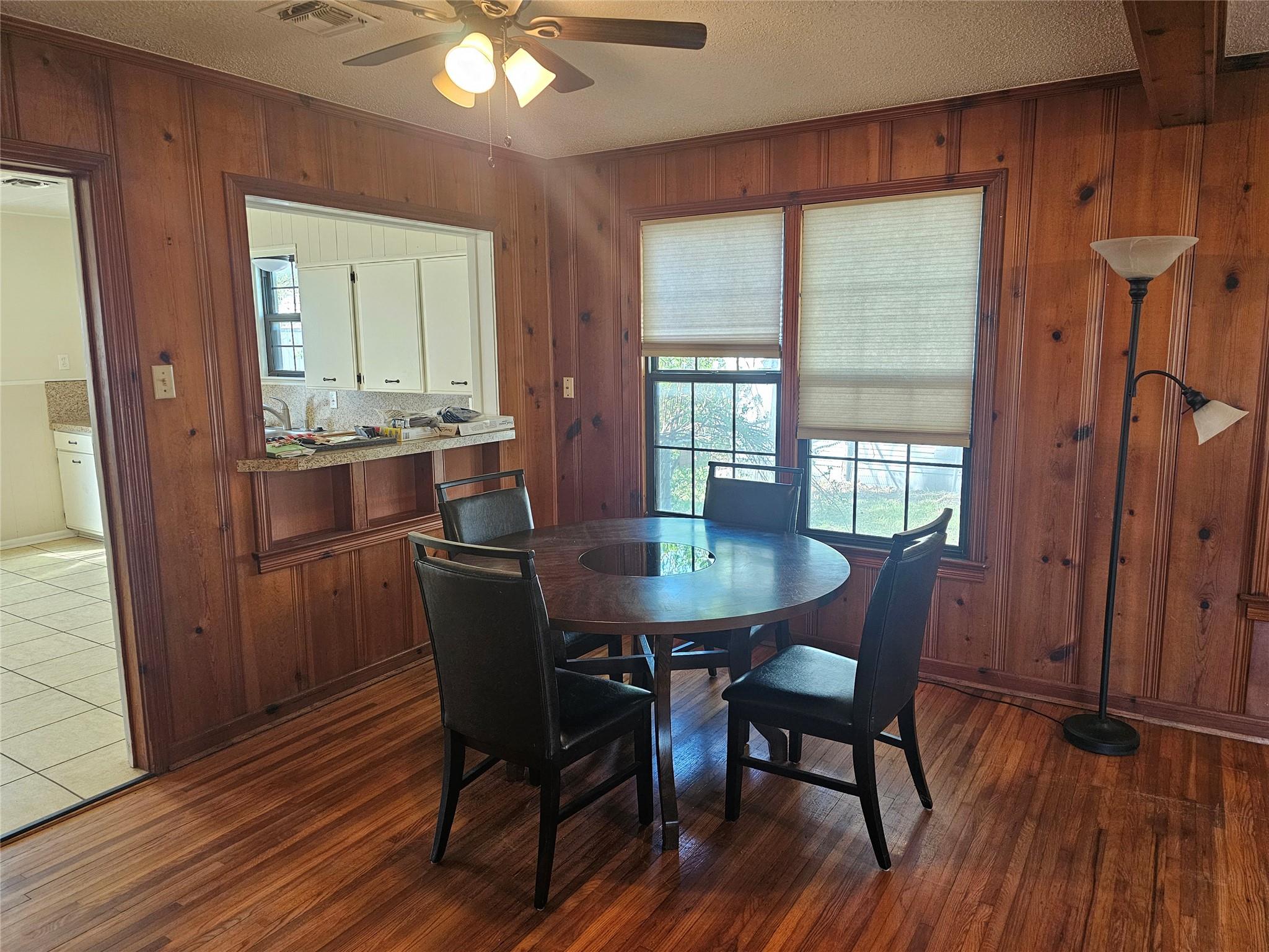 503 W 12th St, Taylor, TX 76574