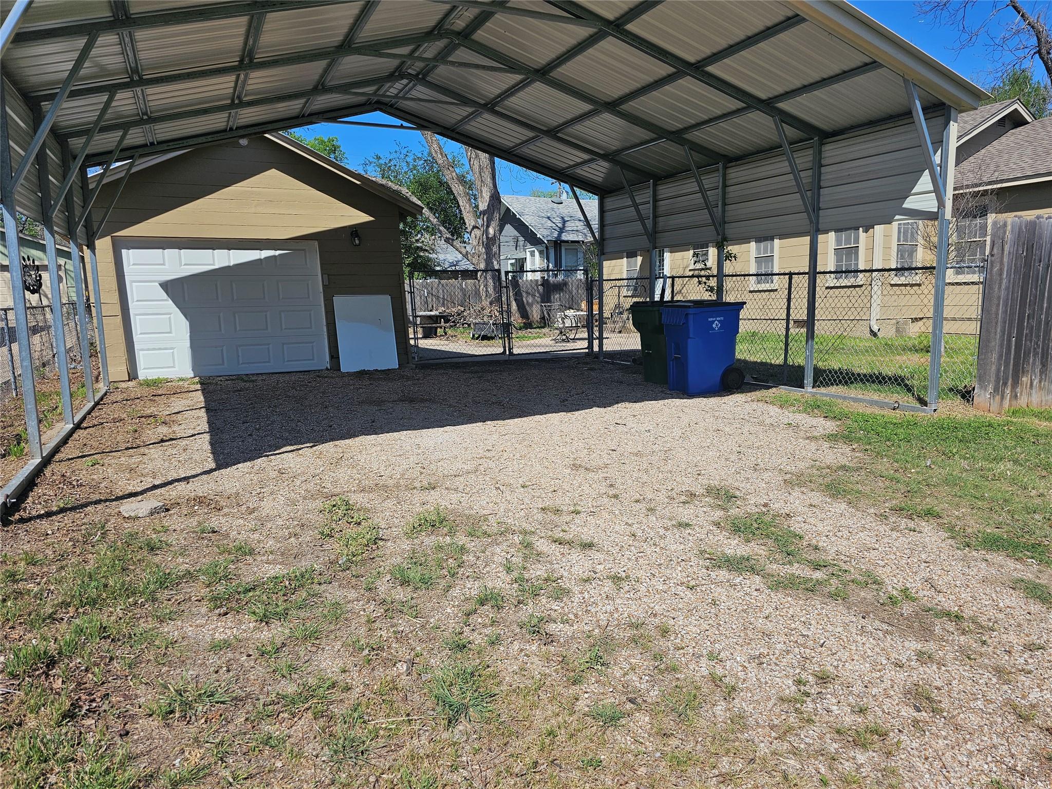 503 W 12th St, Taylor, TX 76574