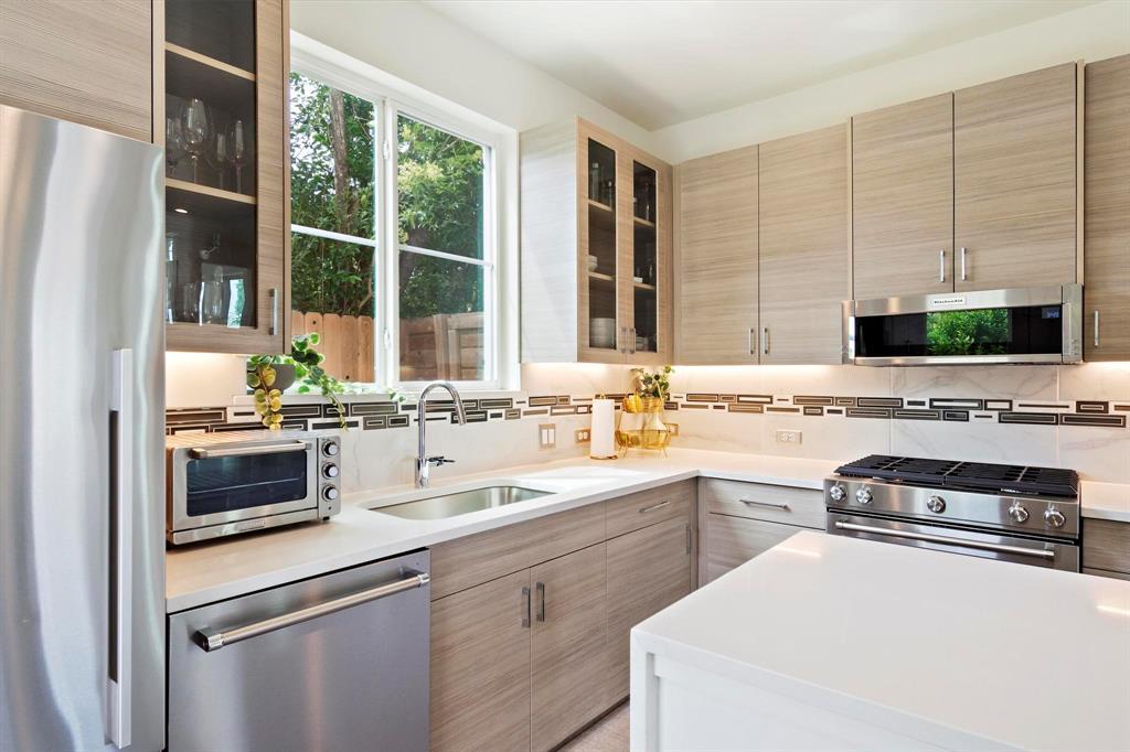 911 Stobaugh St # 2, Austin, TX 78757