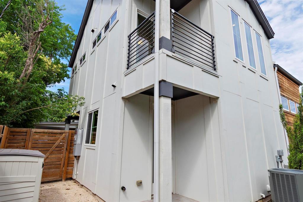 911 Stobaugh St # 2, Austin, TX 78757