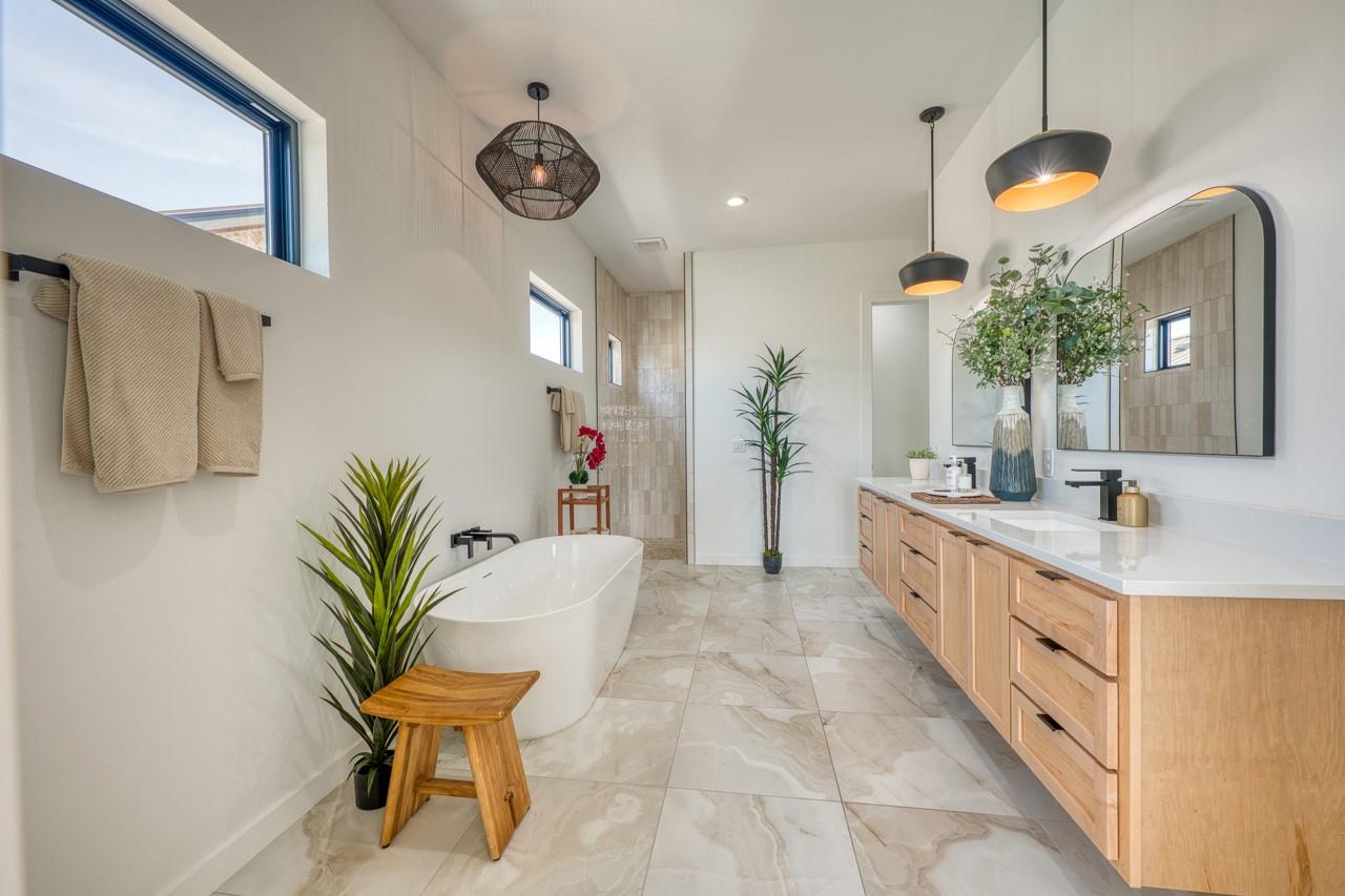 110 Clearwater Dr, Kingsland, TX 78639