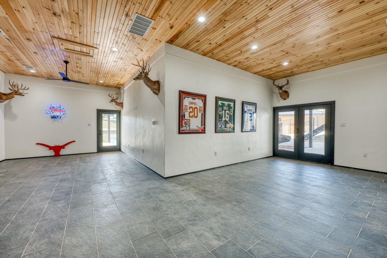 110 Clearwater Dr, Kingsland, TX 78639