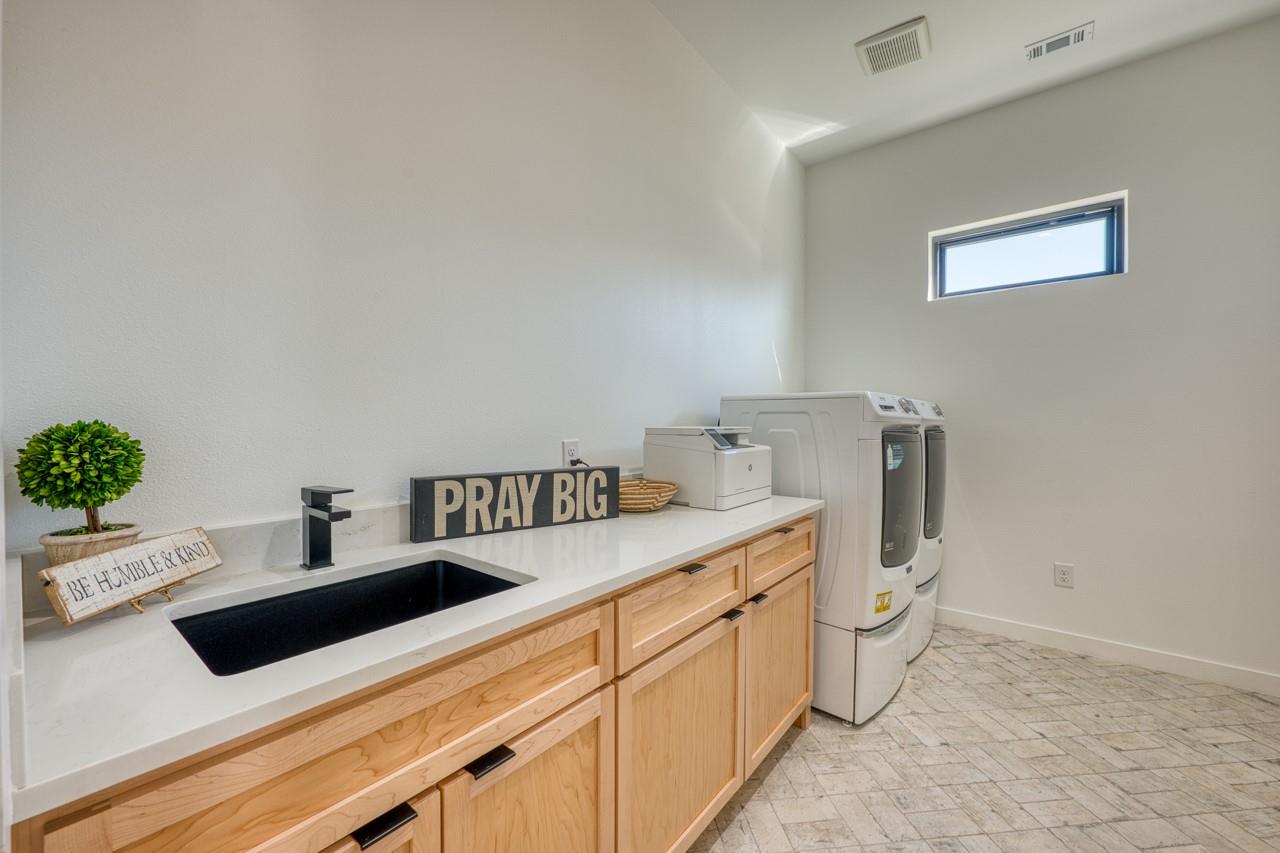 110 Clearwater Dr, Kingsland, TX 78639