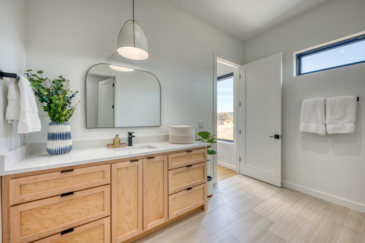 110 Clearwater Dr, Kingsland, TX 78639